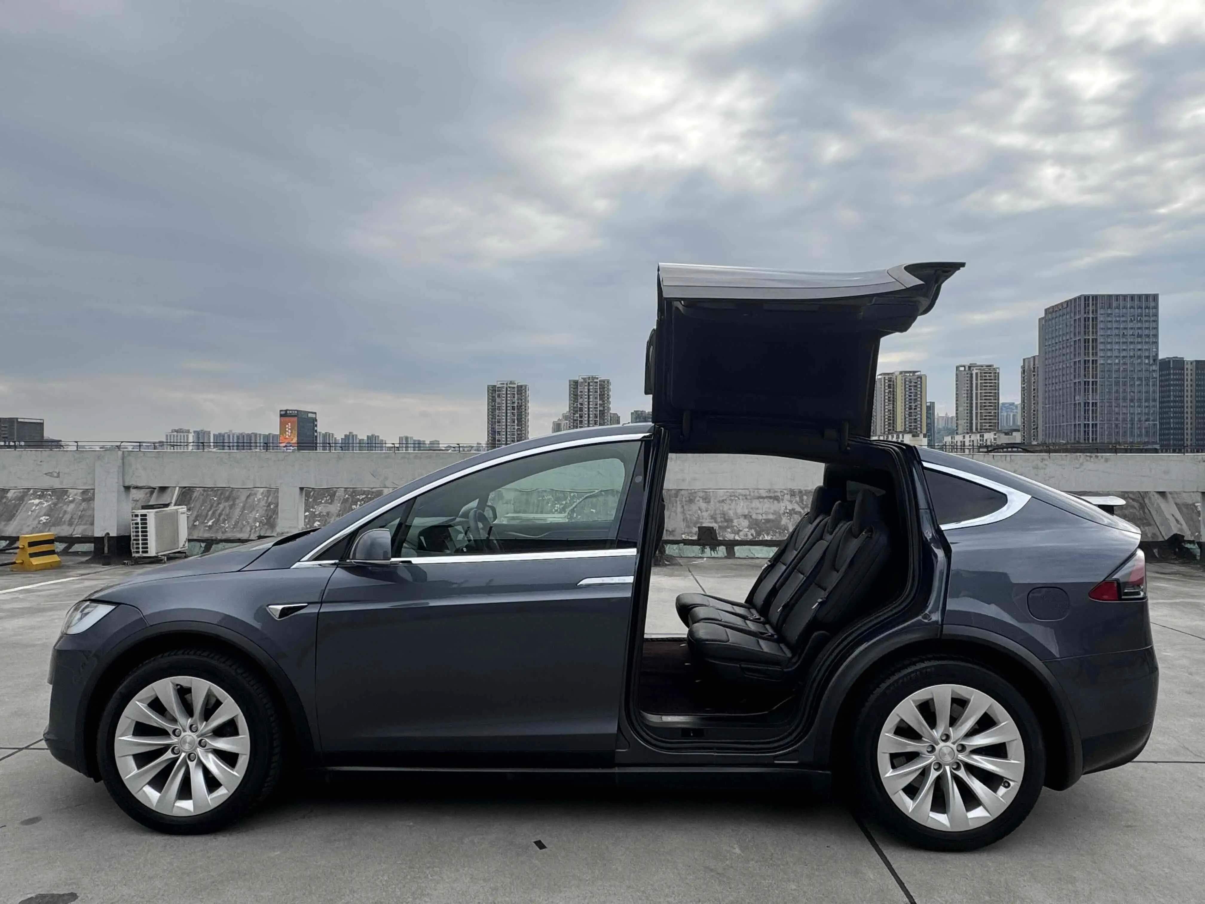 Tesla Model X  из Китая