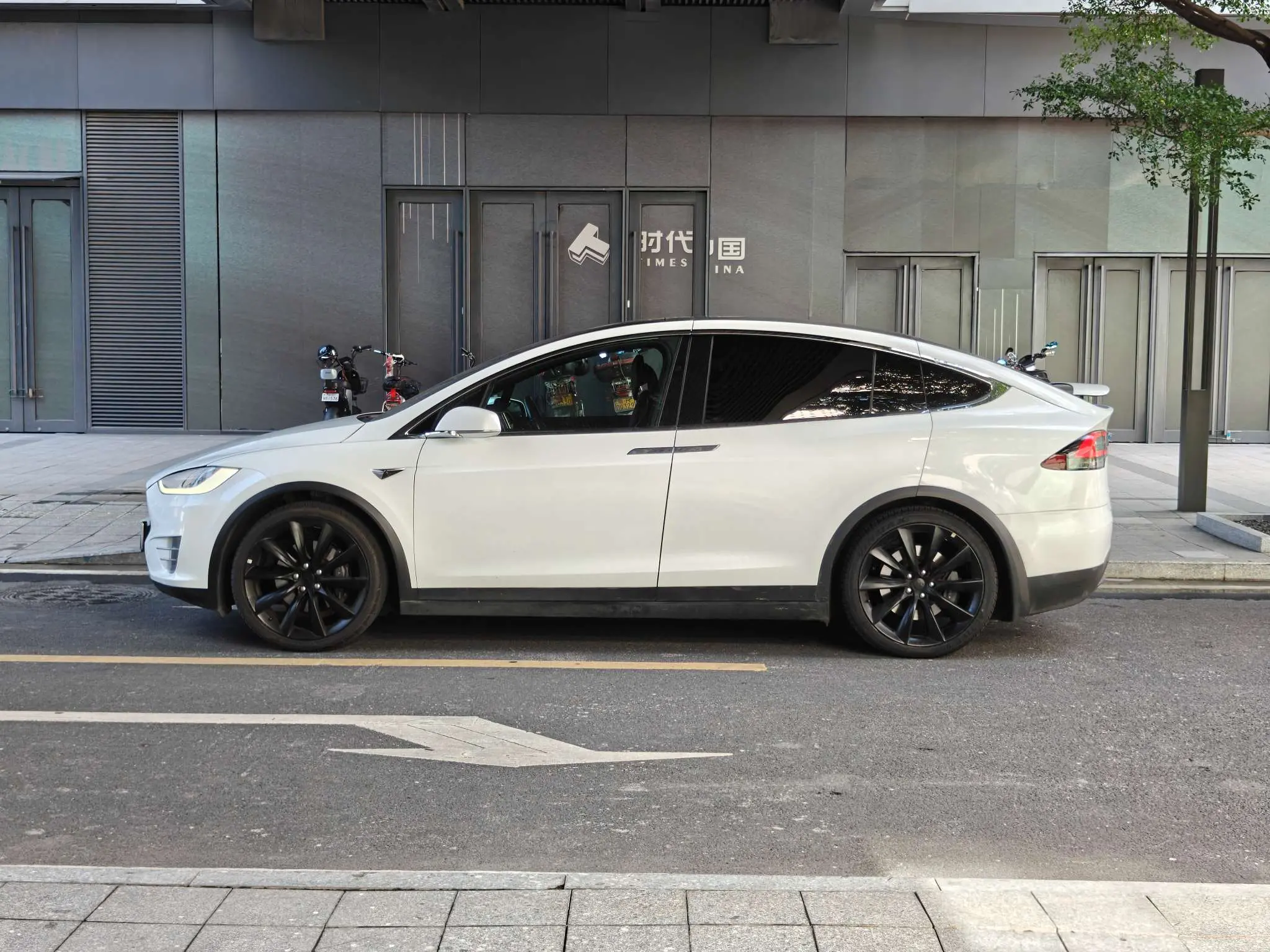 Tesla Model X  из Китая