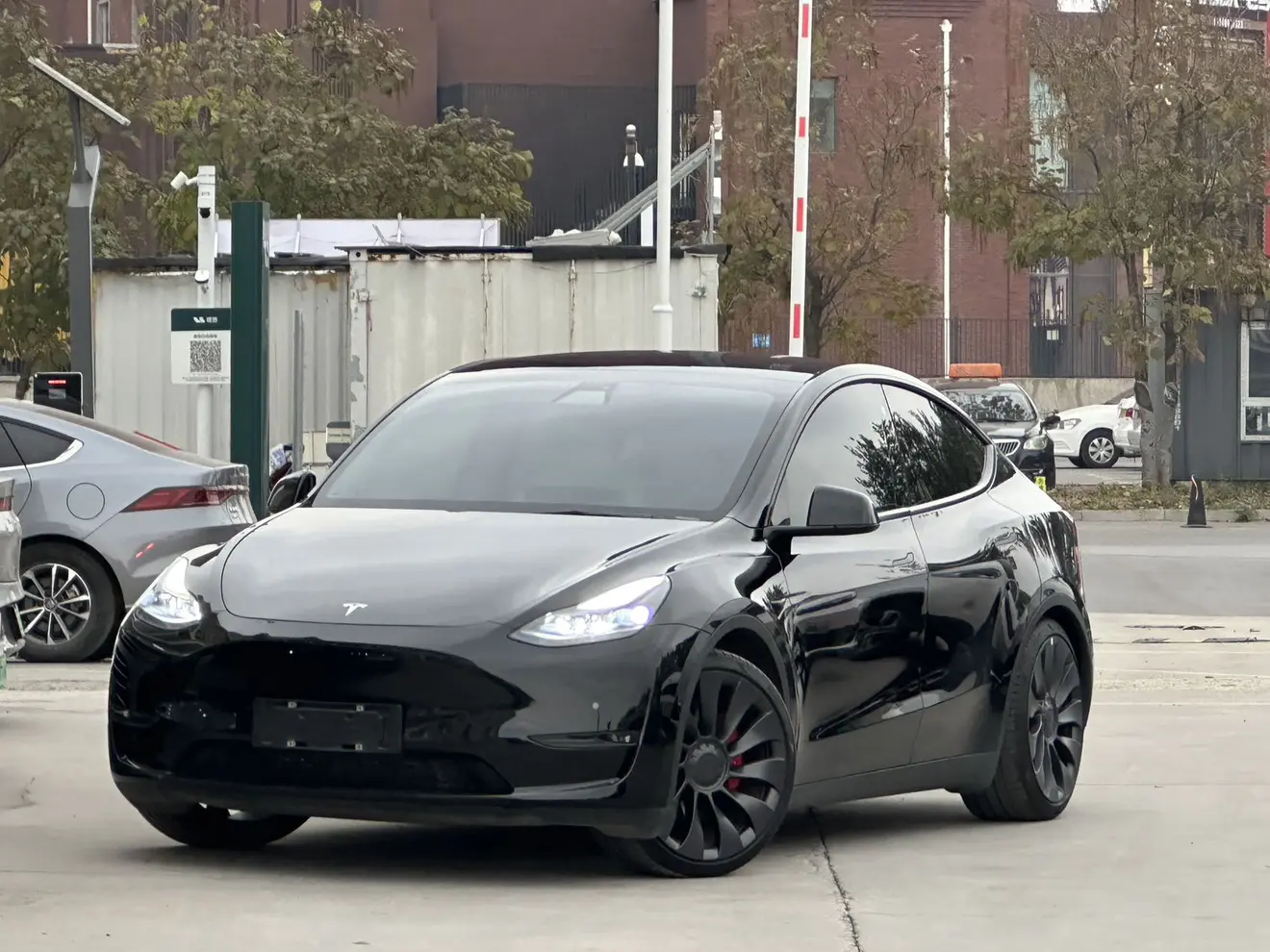 Tesla Model Y  из Китая