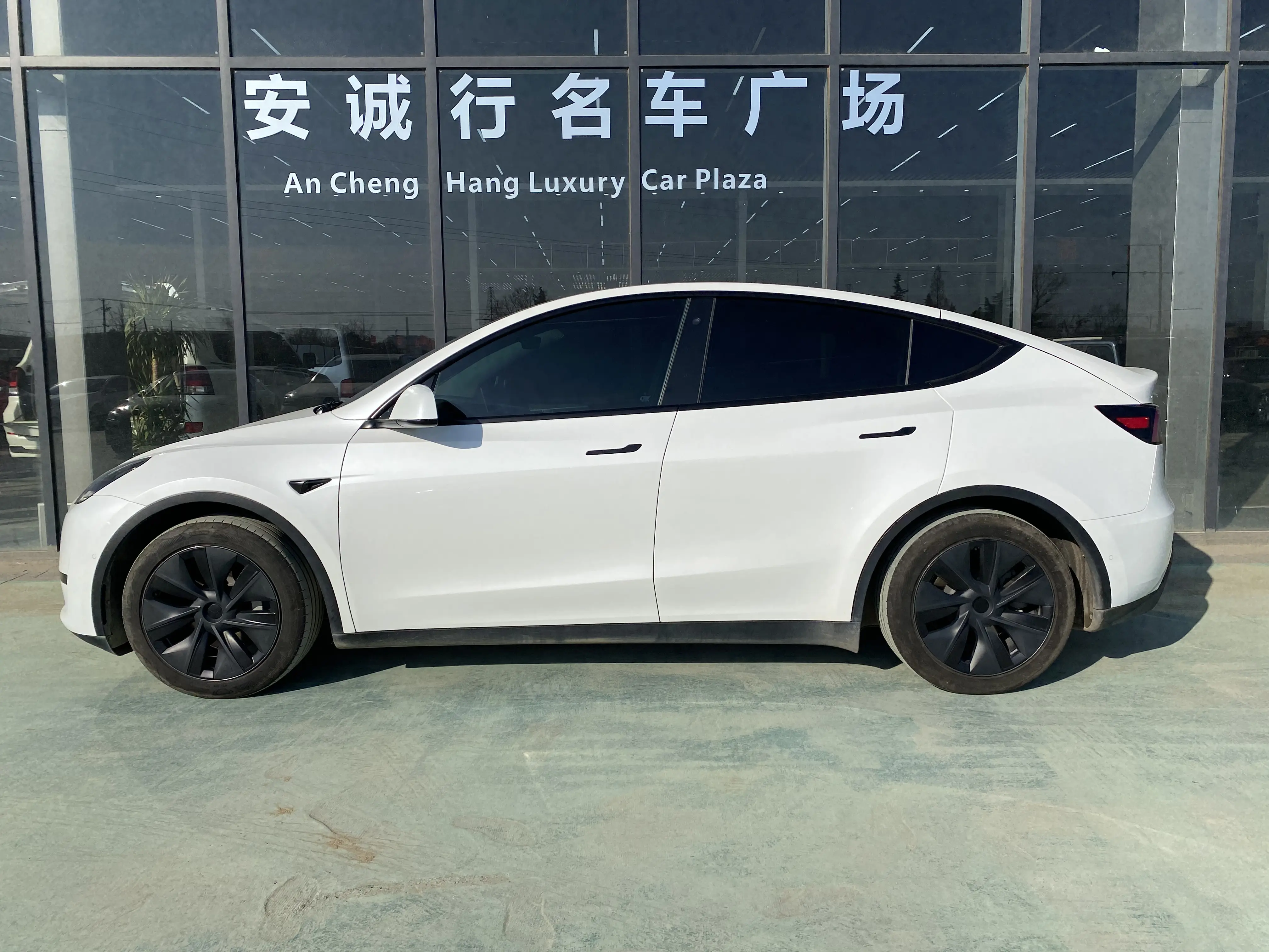 Tesla Model Y  из Китая
