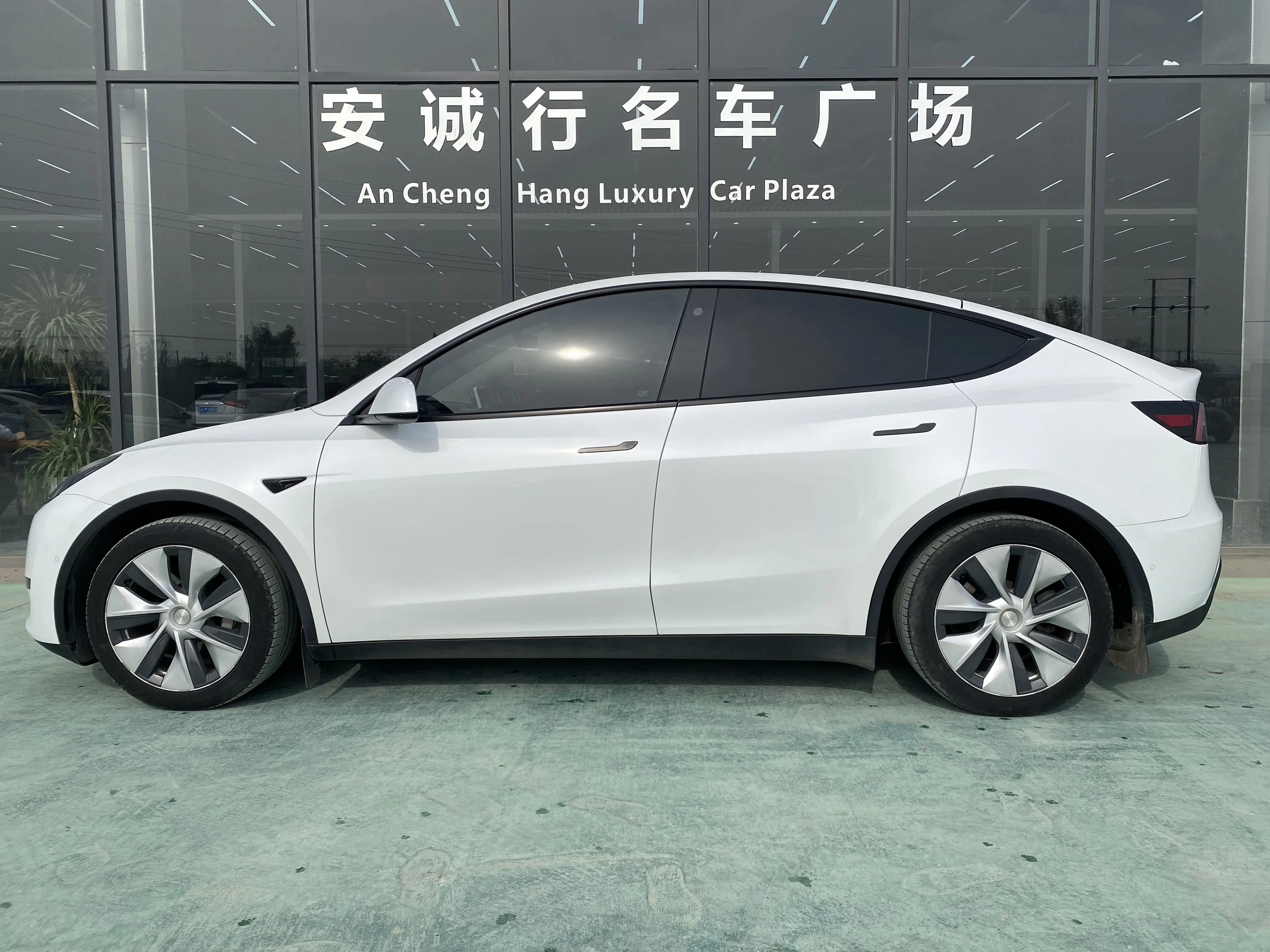 Tesla Model Y  из Китая