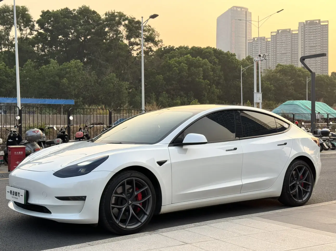 Tesla Model 3  из Китая