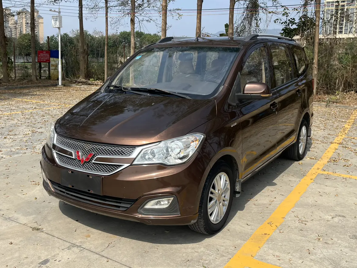 Wuling Hongguang  из Китая