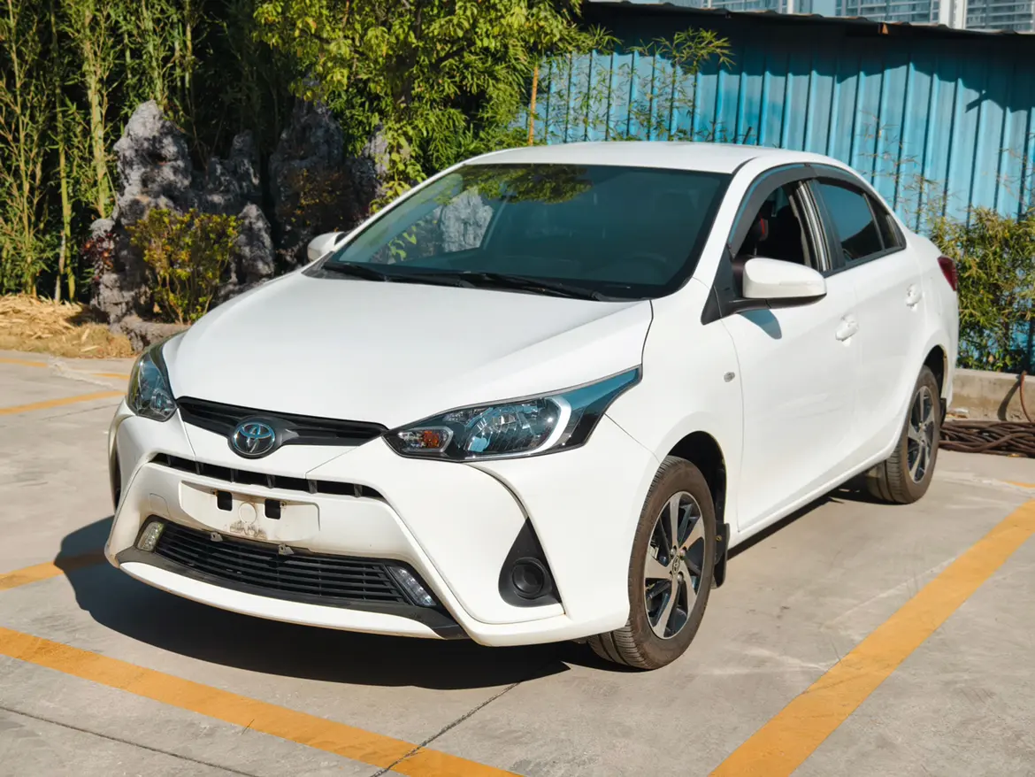 Toyota YARiS L Enjoy  из Китая