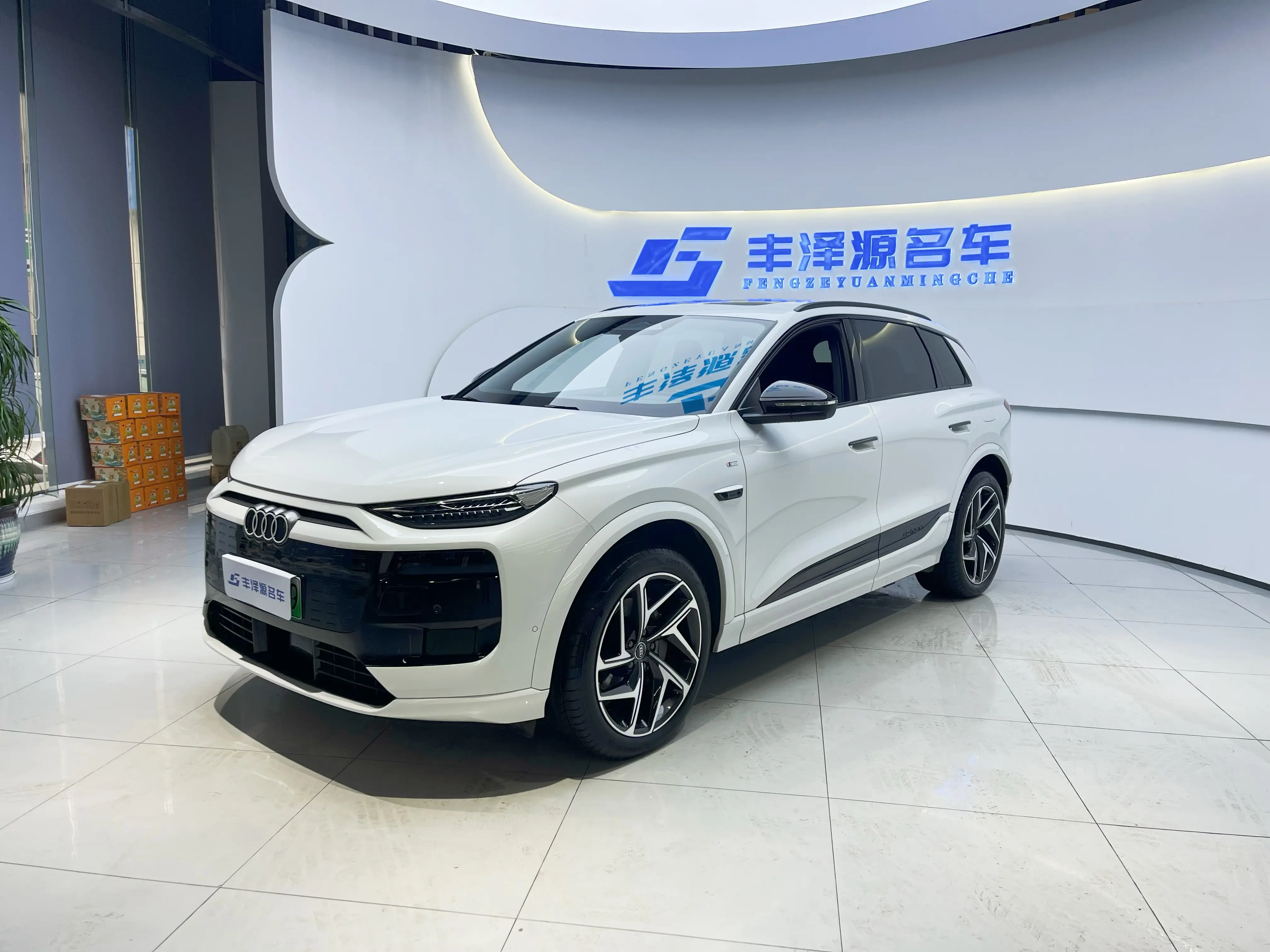 Audi Q6L e-tron  из Китая