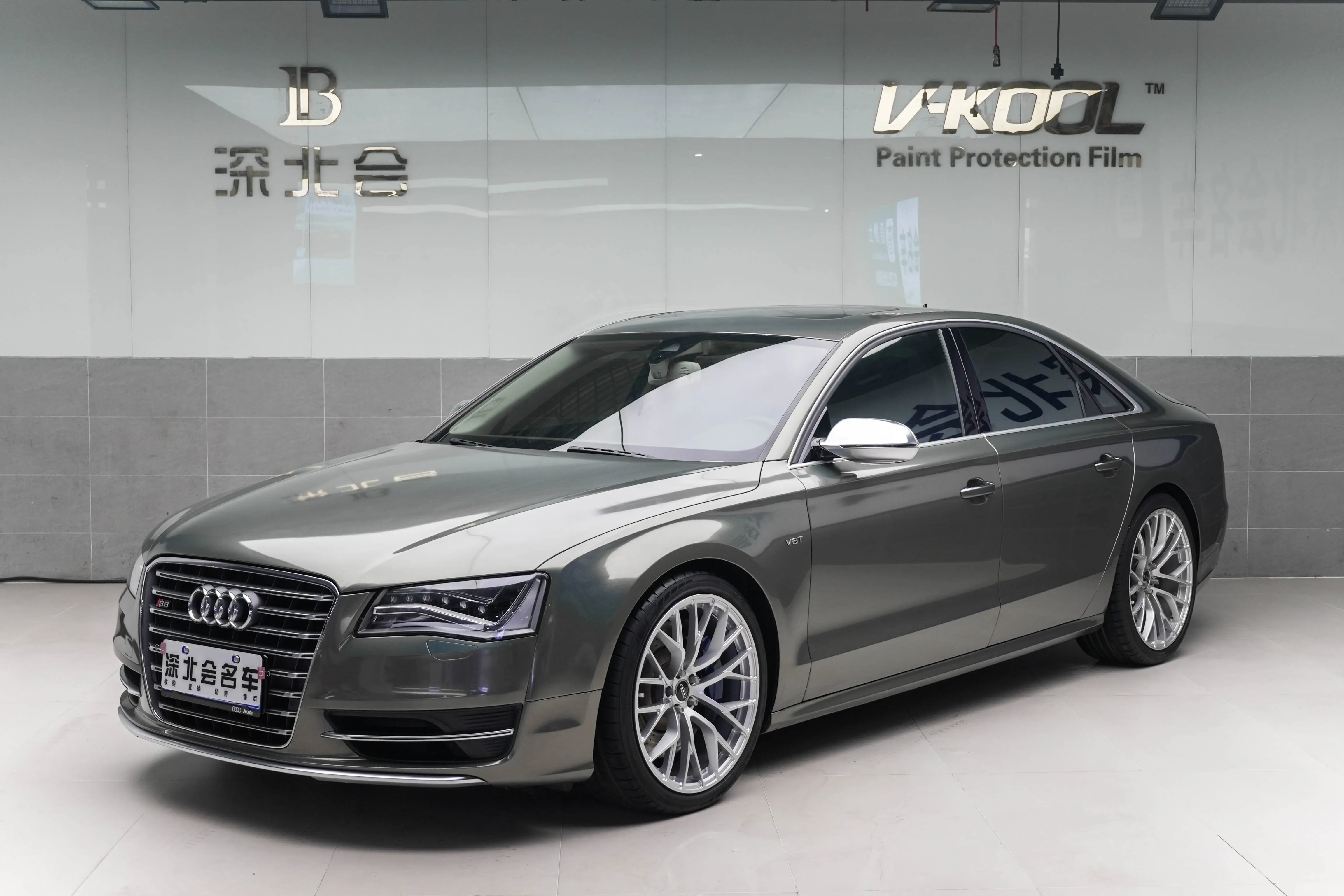 Audi S8  из Китая