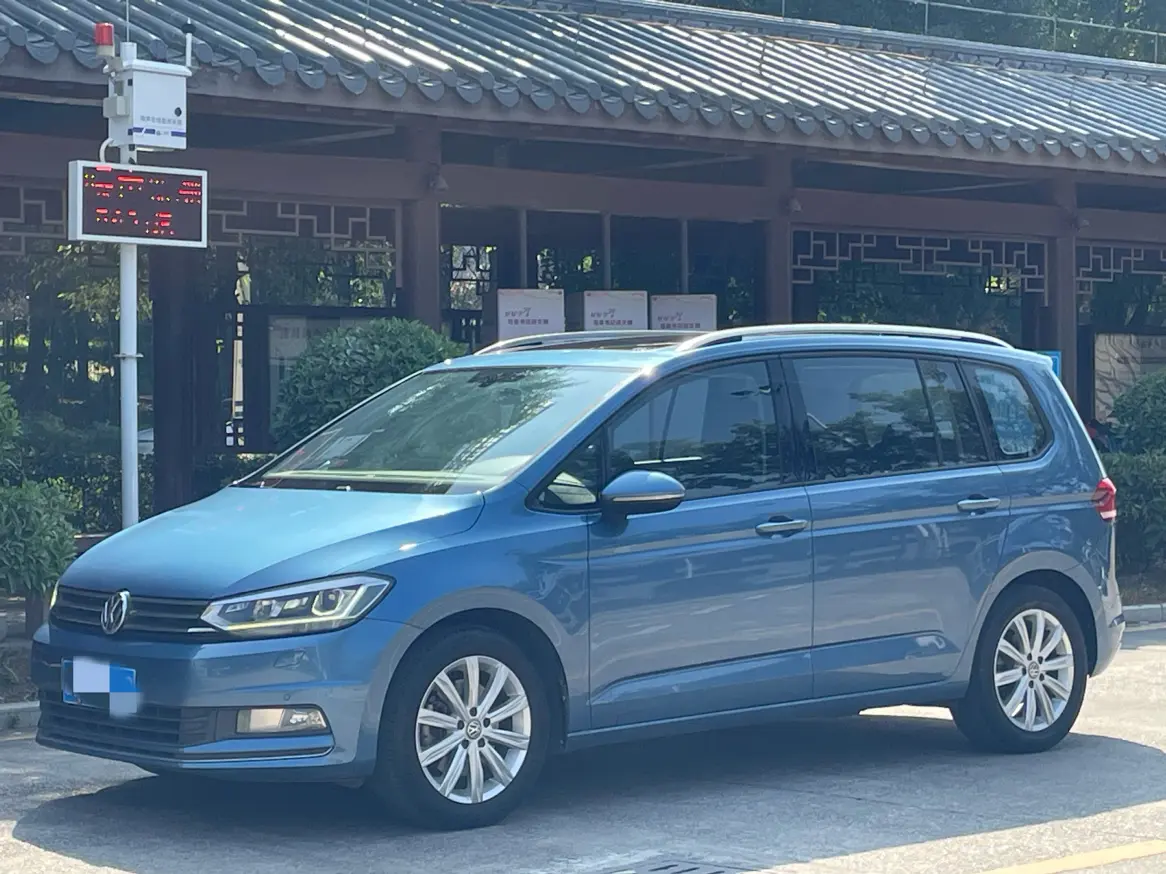 Volkswagen Touran L  из Китая
