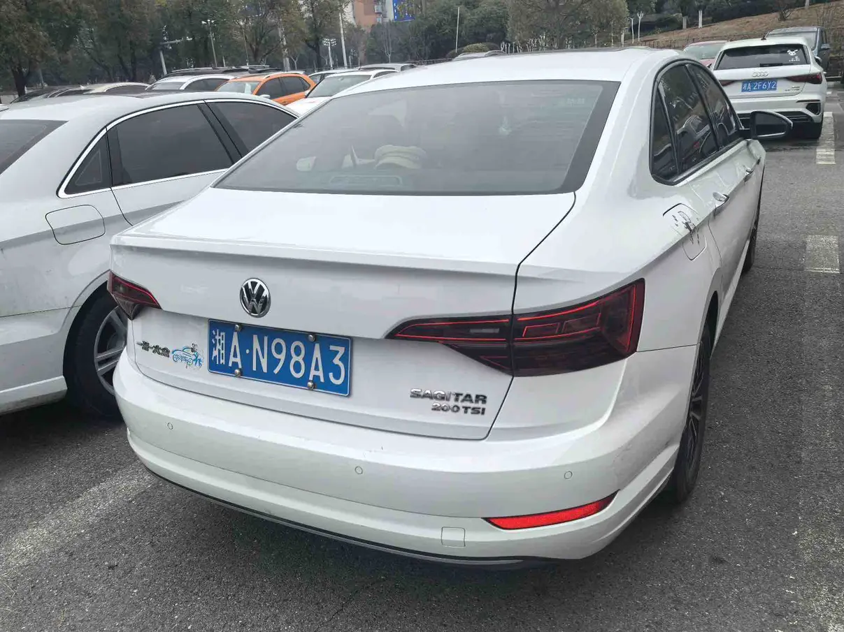 Volkswagen Sagitar  из Китая