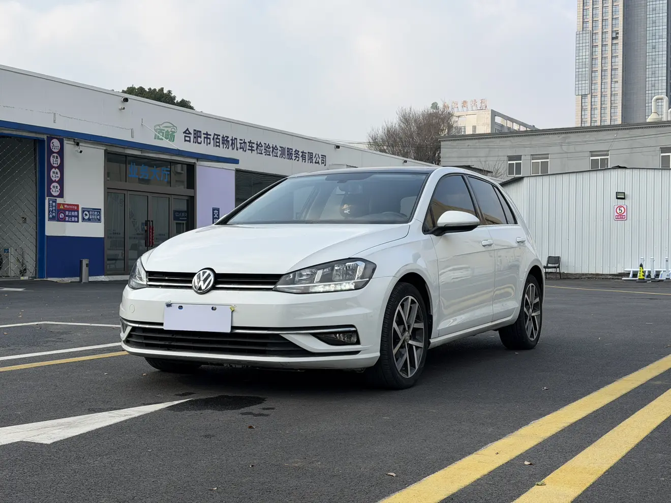Volkswagen Golf  из Китая