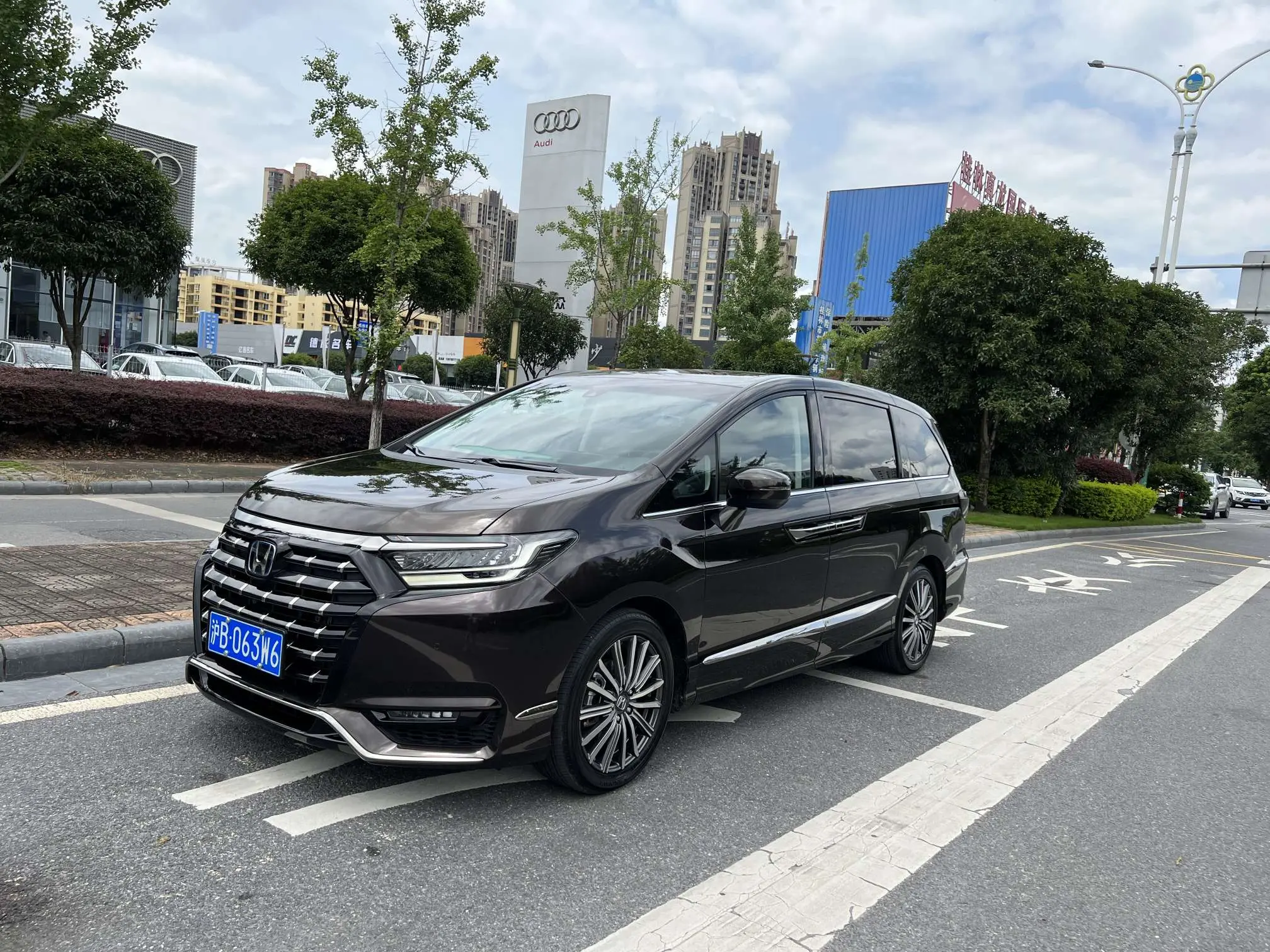 Honda Elysion (Alison)  из Китая