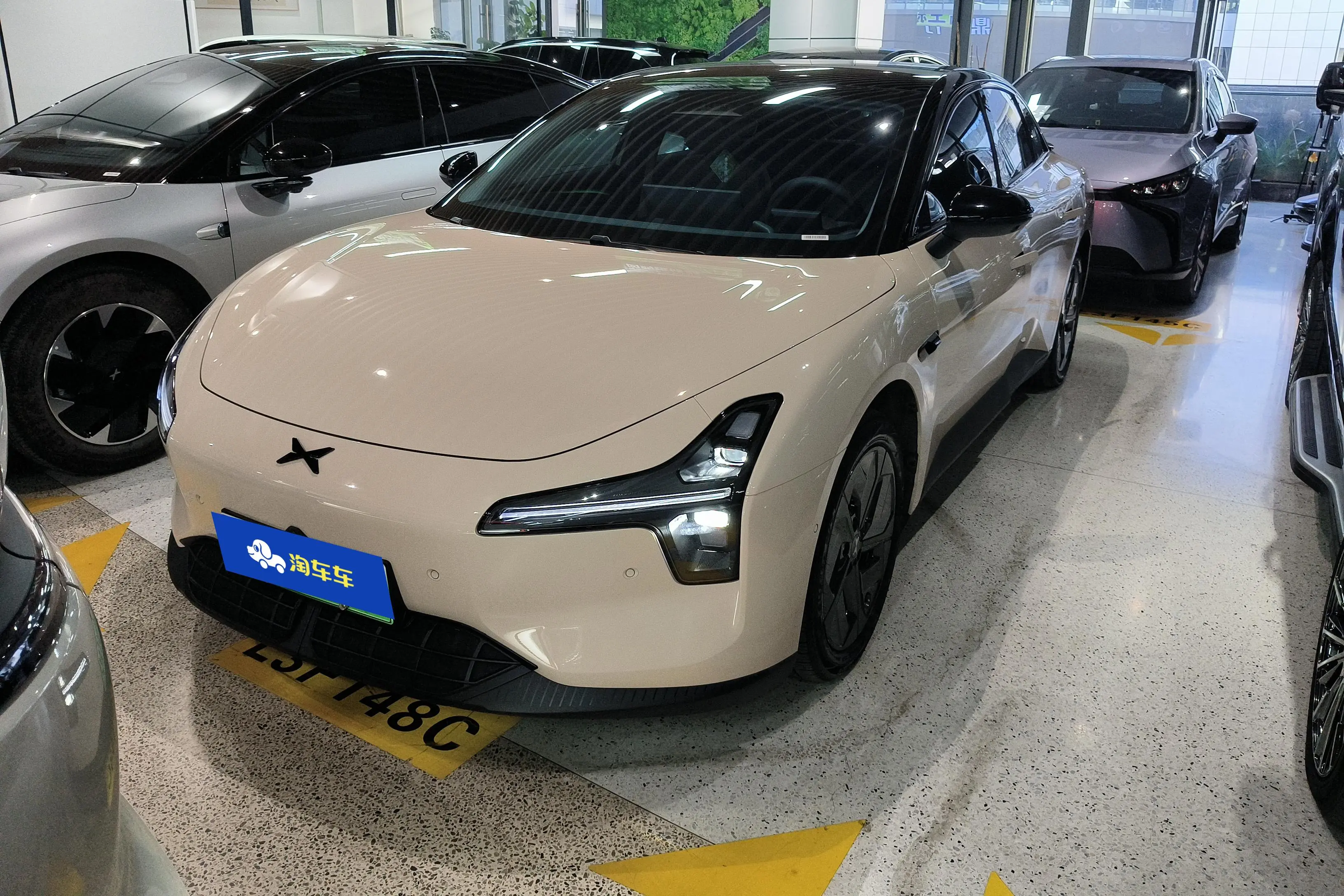 Xpeng Xiaopeng MONA M03  из Китая