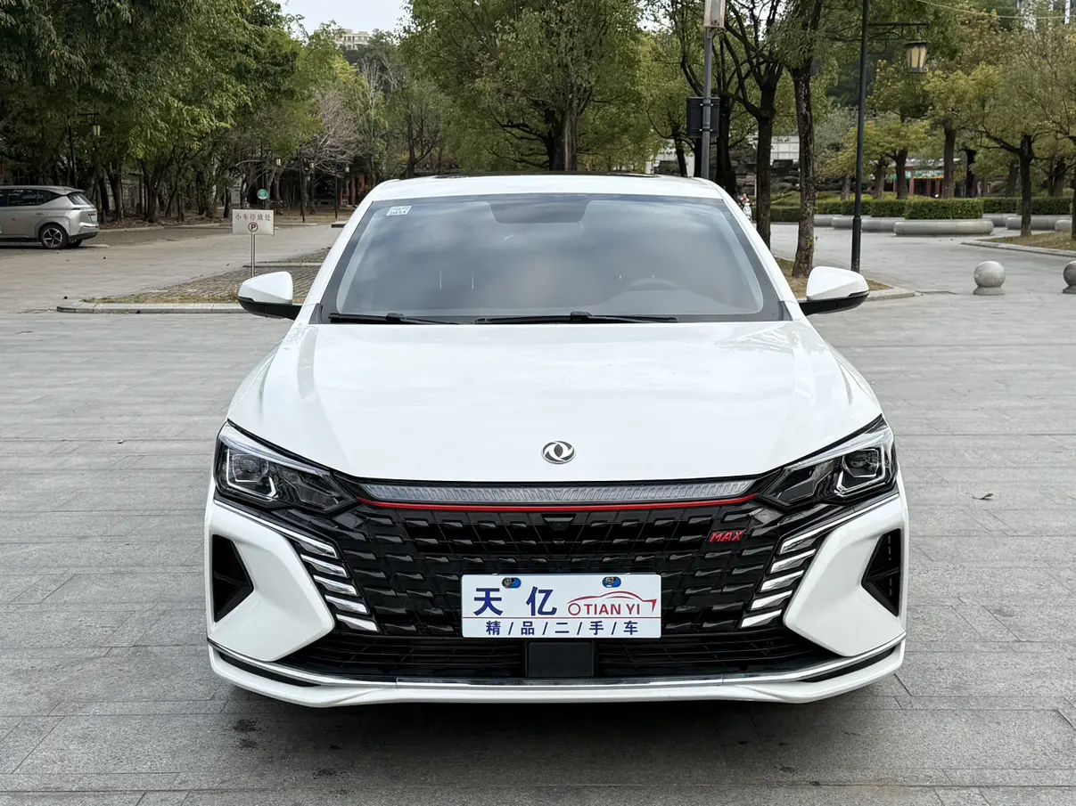 Dongfeng Yixuan MAX  из Китая