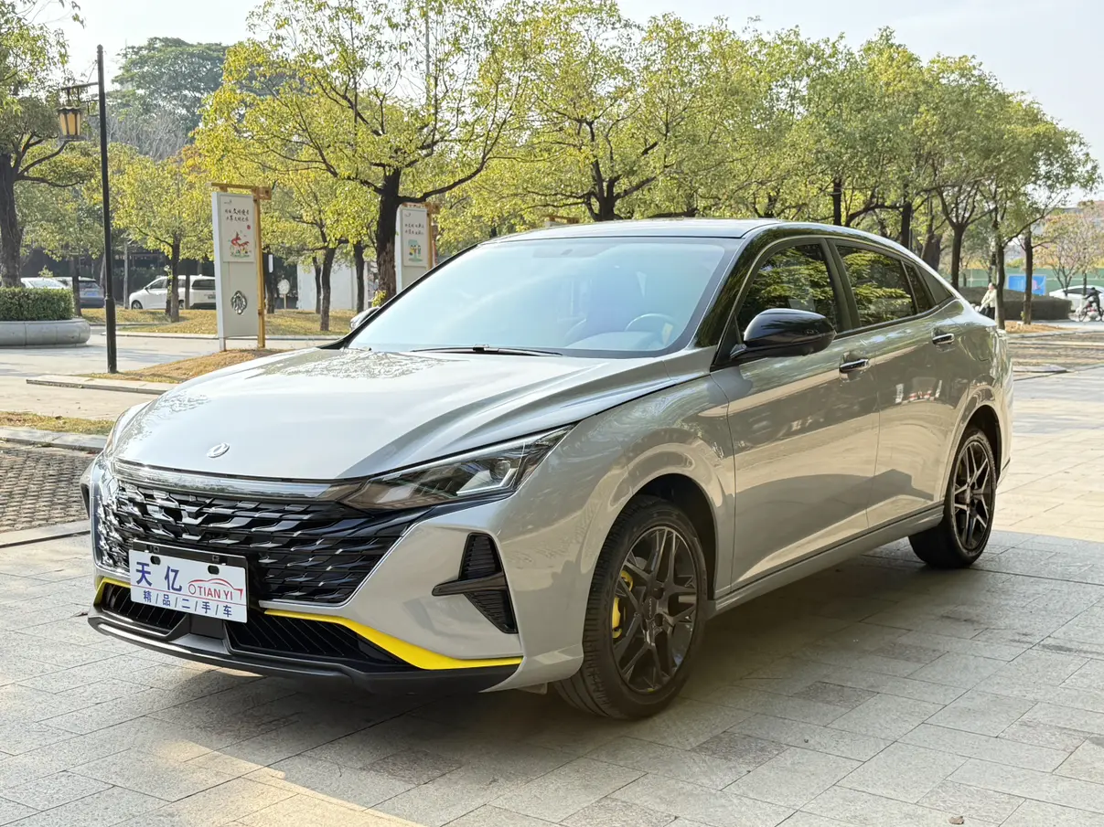 Dongfeng Yixuan  из Китая