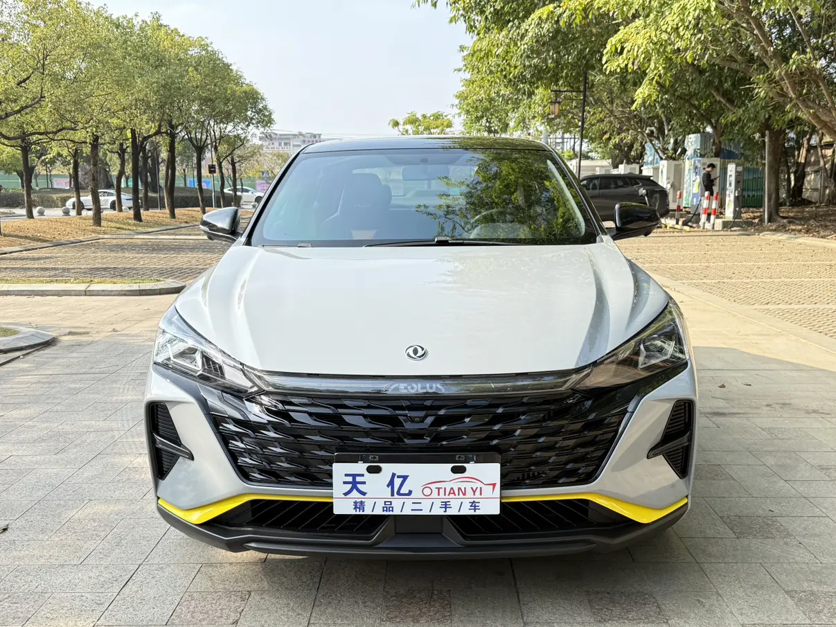 Dongfeng Yixuan  из Китая