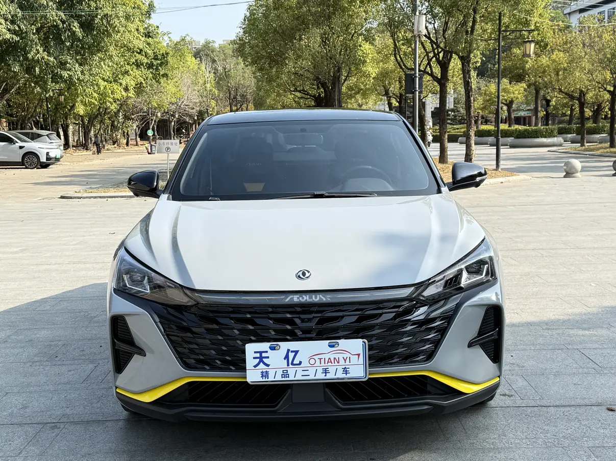 Dongfeng Yixuan  из Китая