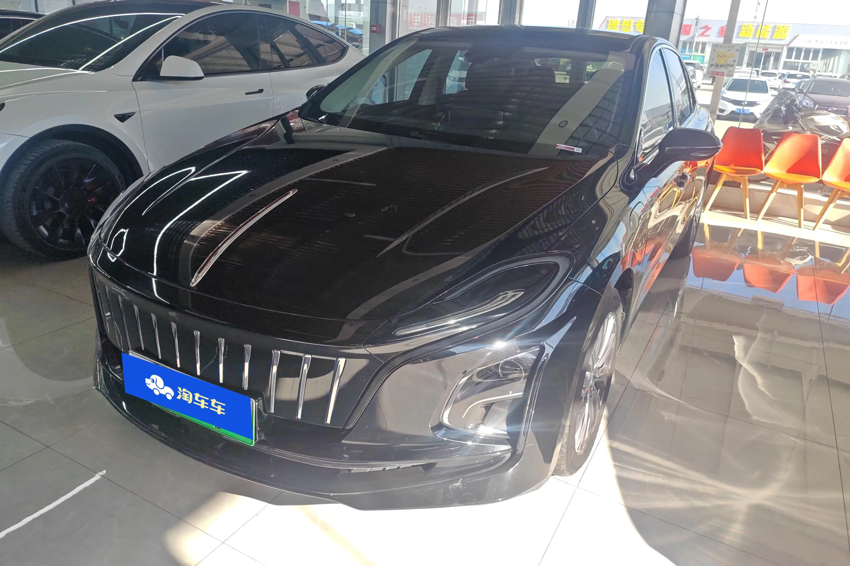 Hongqi E-QM5  из Китая