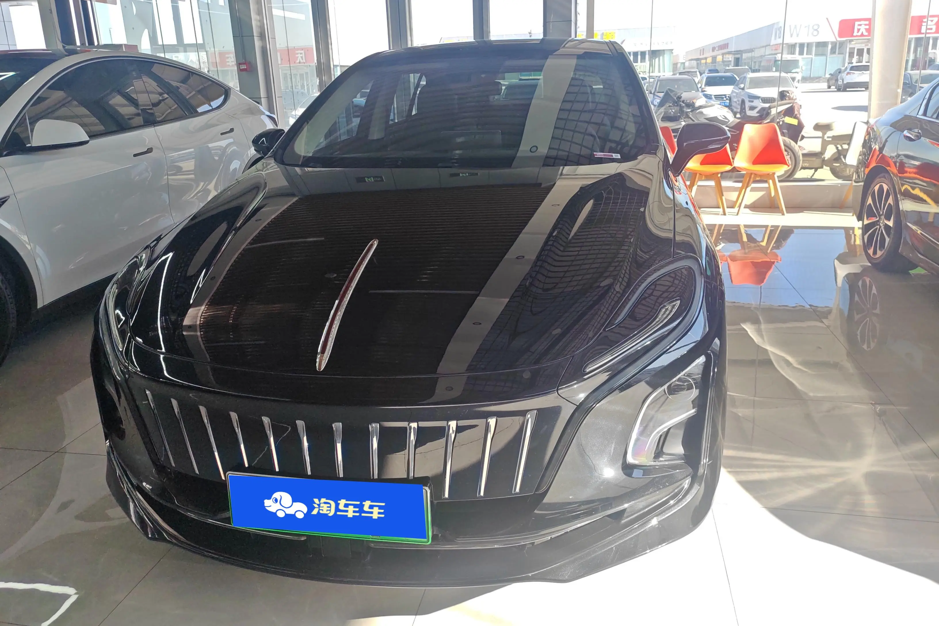 Hongqi E-QM5  из Китая