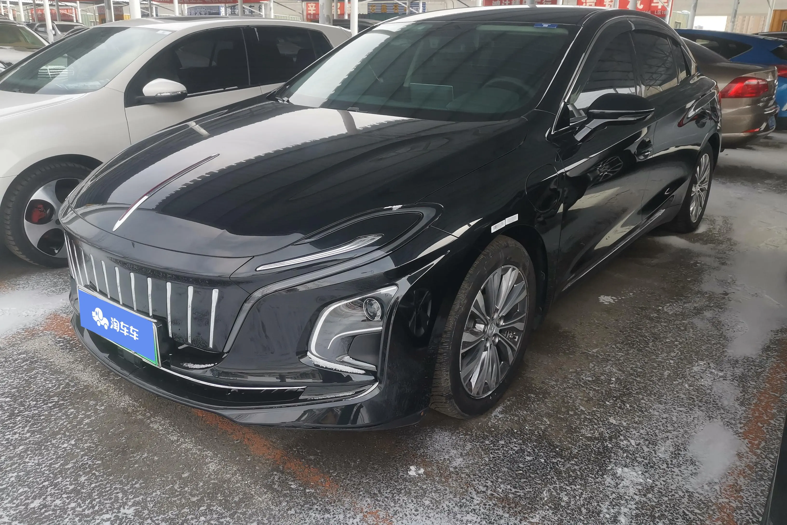 Hongqi E-QM5  из Китая