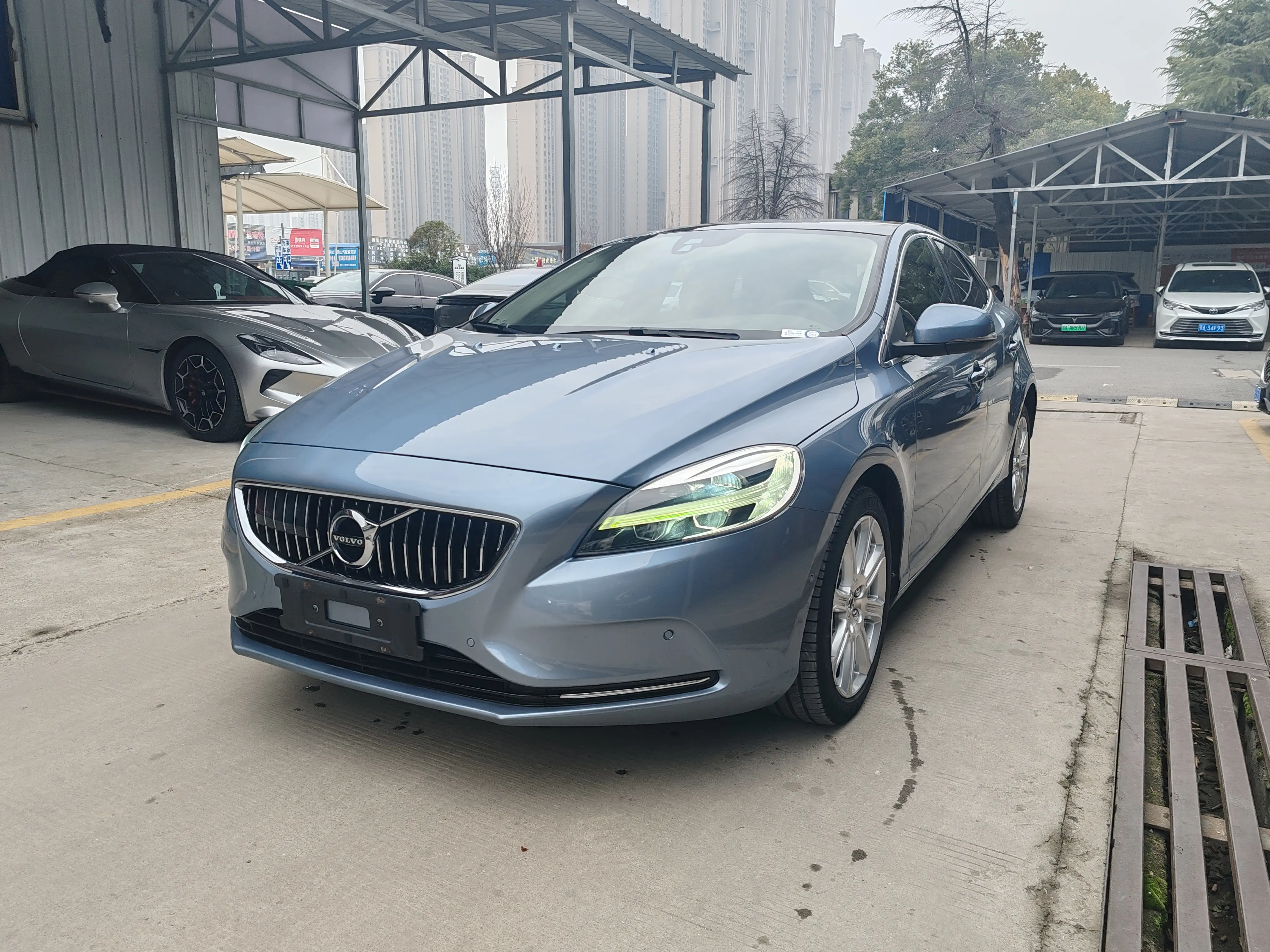 Volvo V40  из Китая