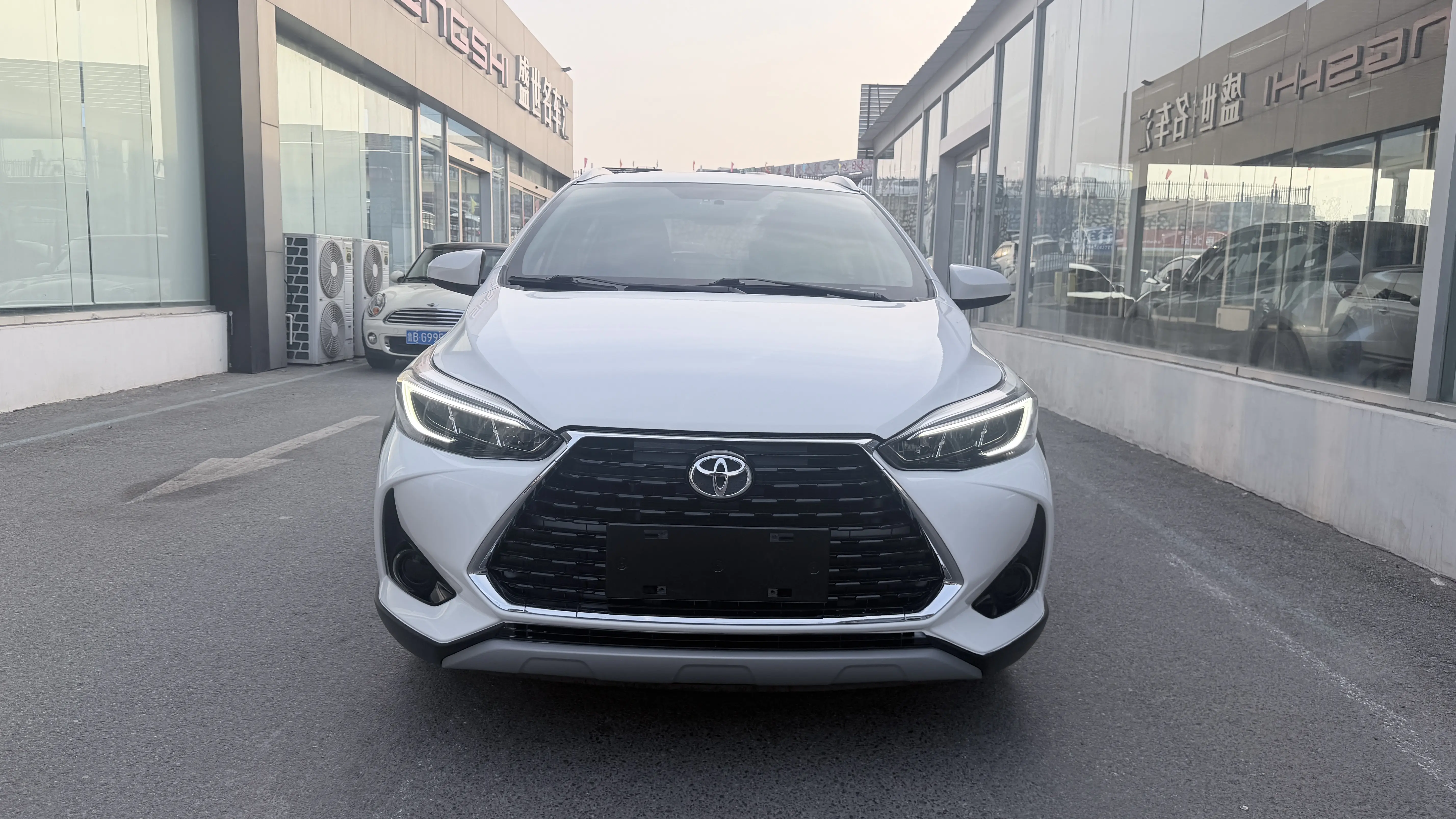 Toyota Yaris L  из Китая