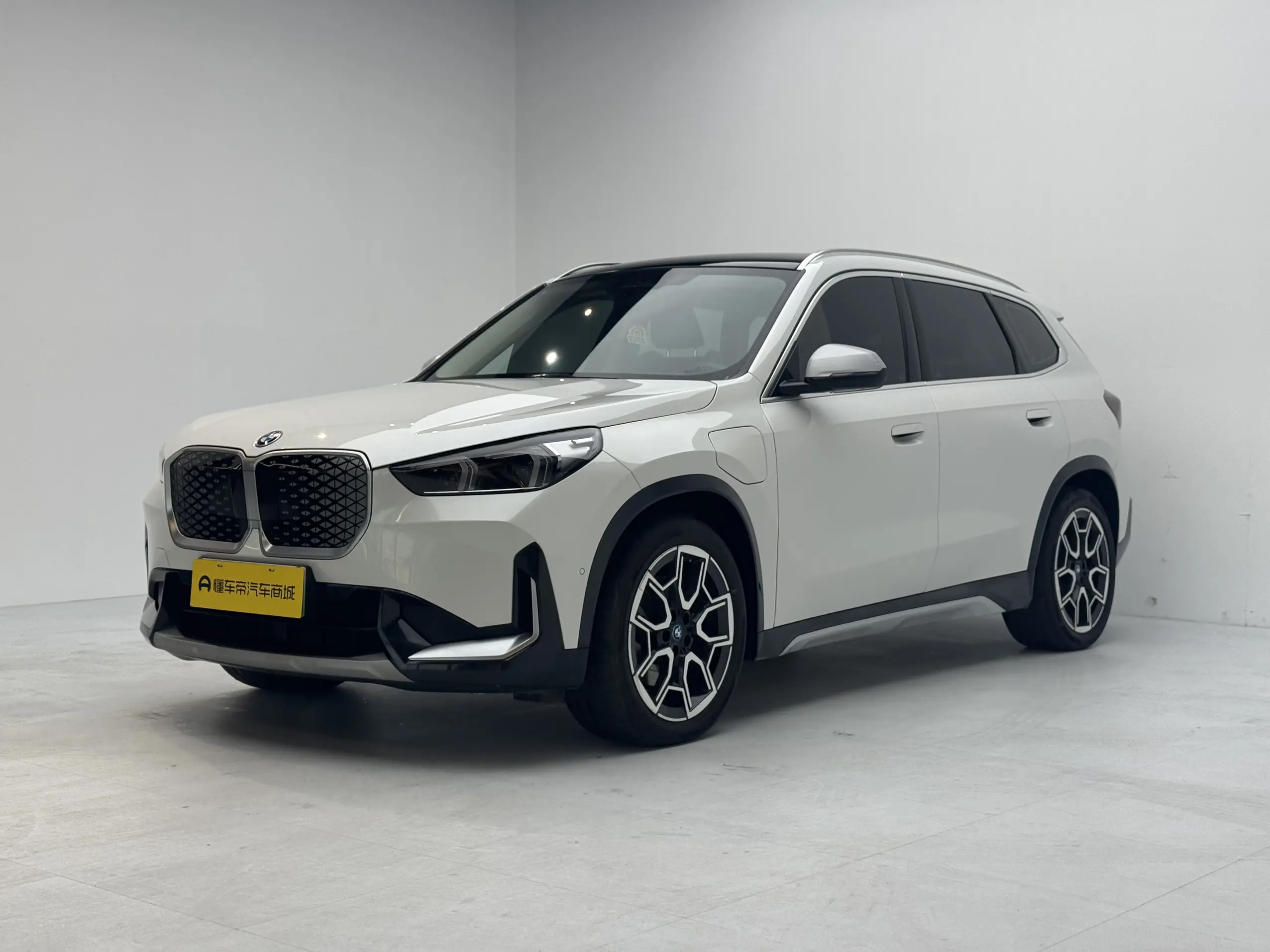 BMW iX1  из Китая