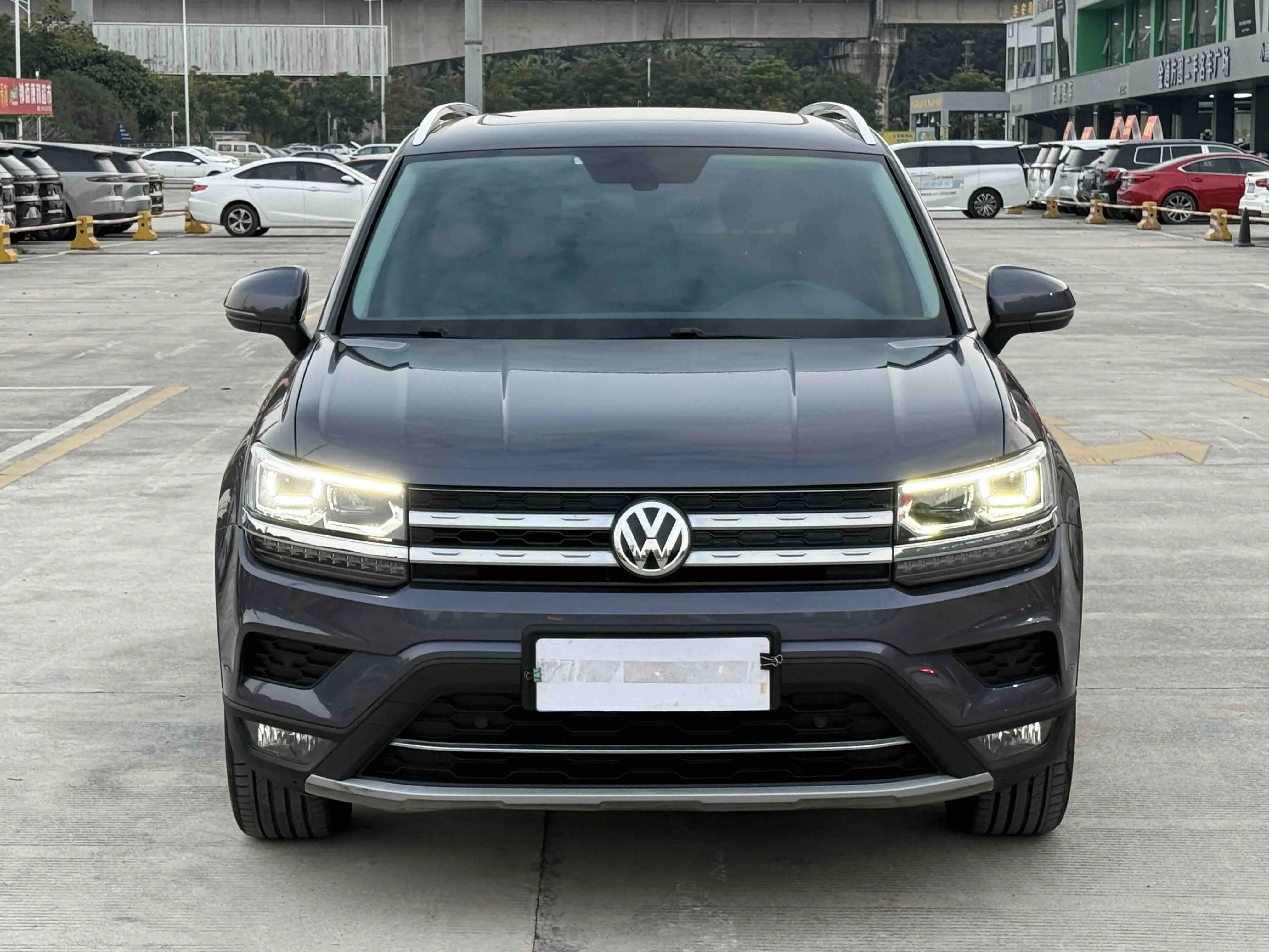 Volkswagen Tharu  из Китая