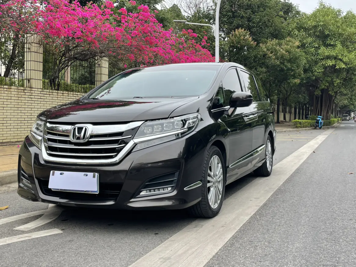 Honda Elysion (Alison)  из Китая