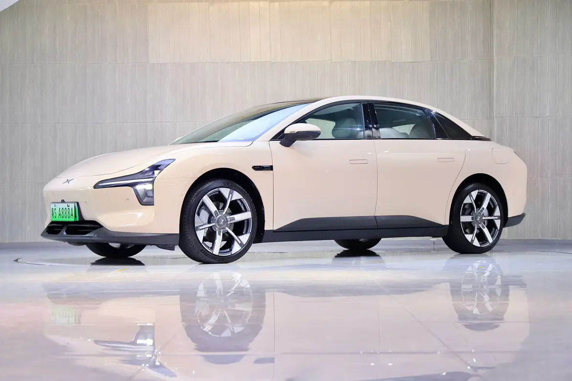 Xpeng Xiaopeng MONA M03  из Китая