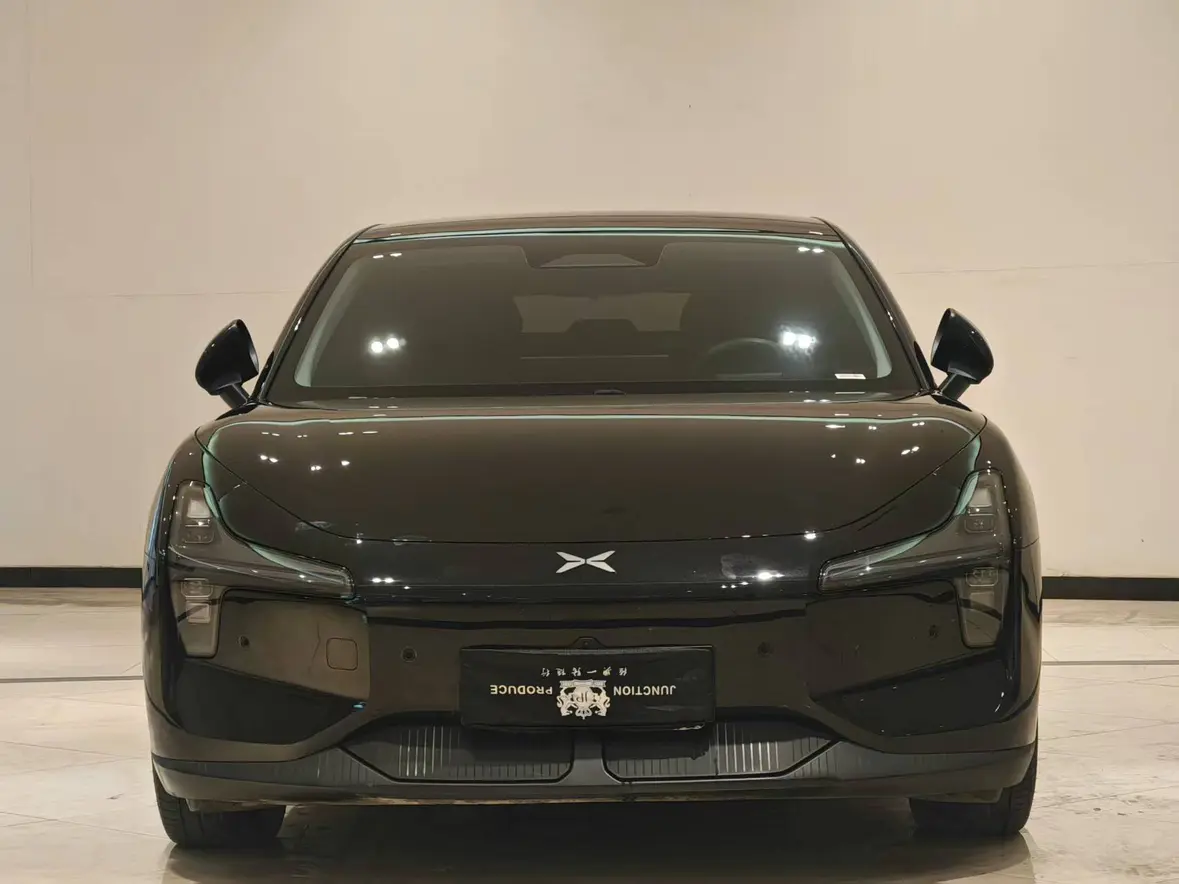 Xpeng Xiaopeng MONA M03  из Китая