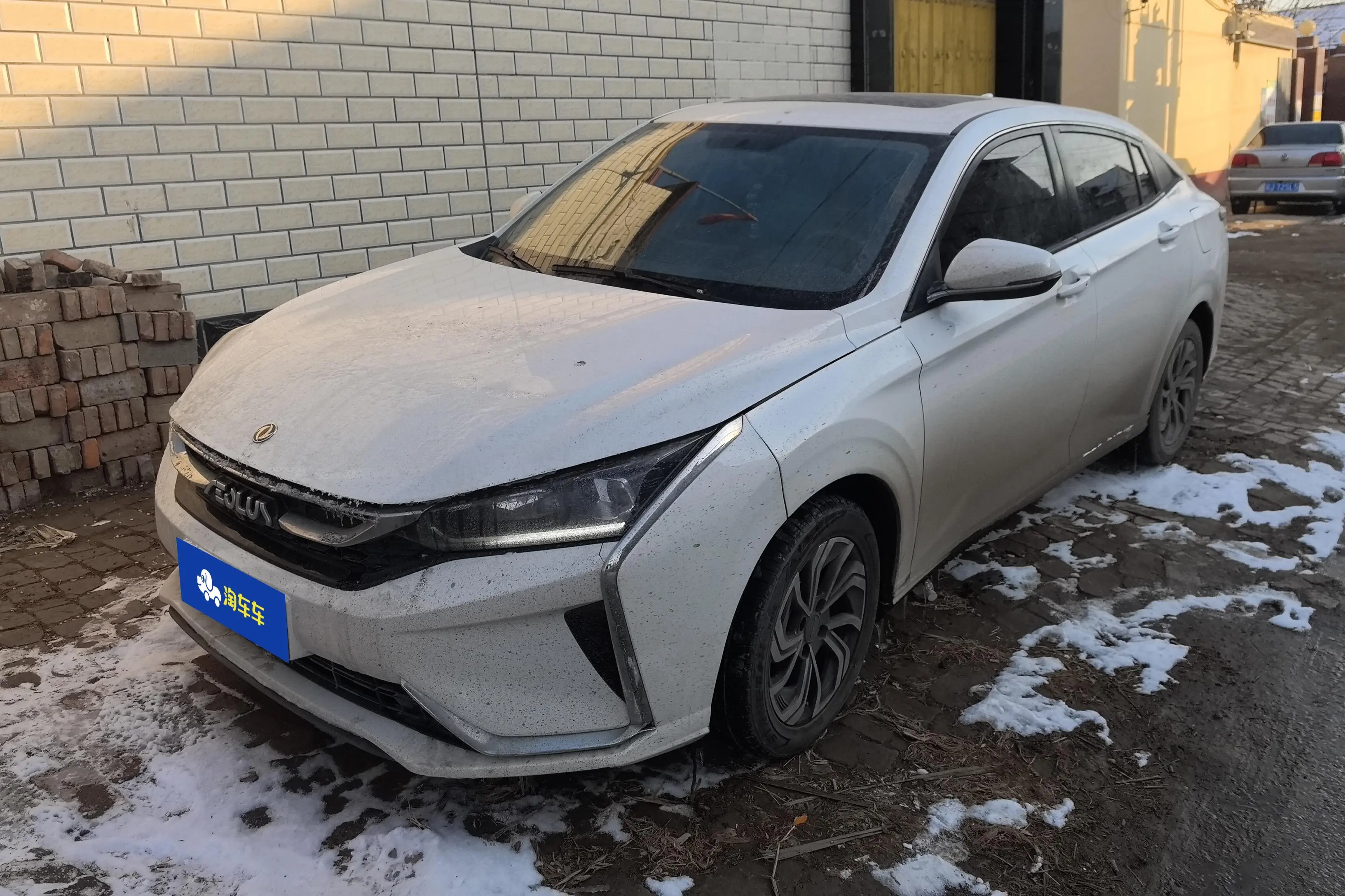 Dongfeng Yixuan  из Китая