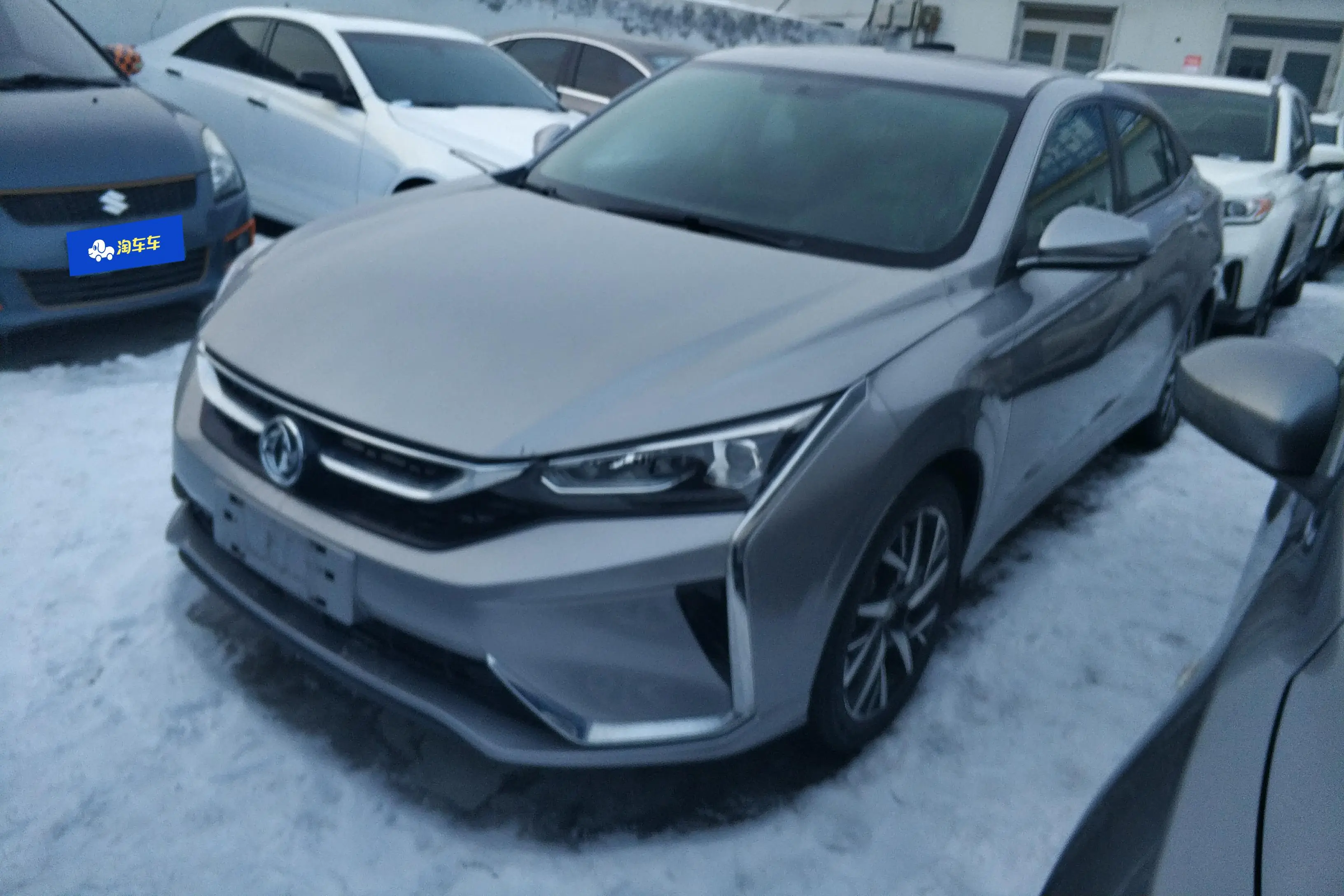 Dongfeng Yixuan  из Китая