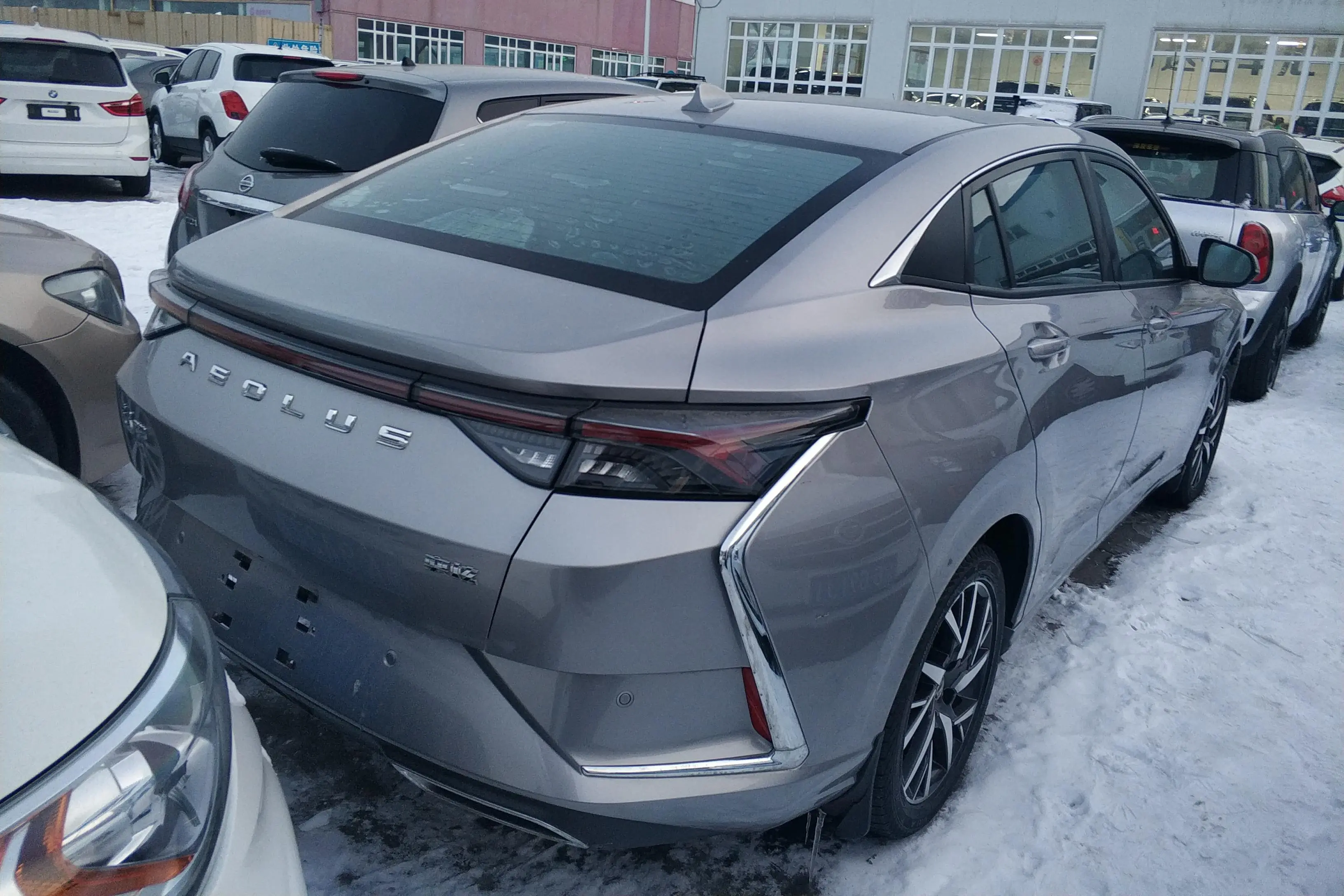 Dongfeng Yixuan  из Китая