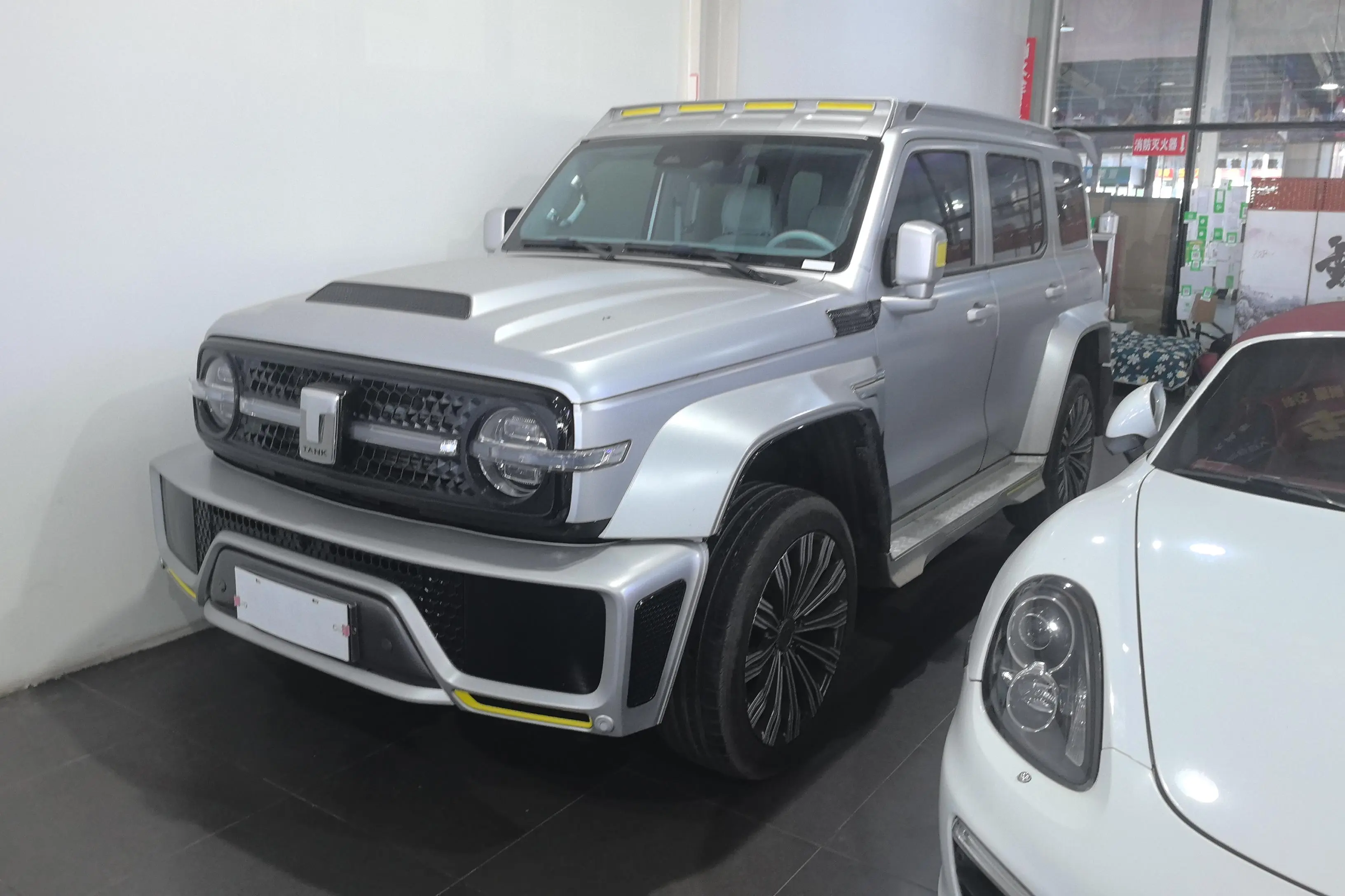 Tank Cyber  300  из Китая