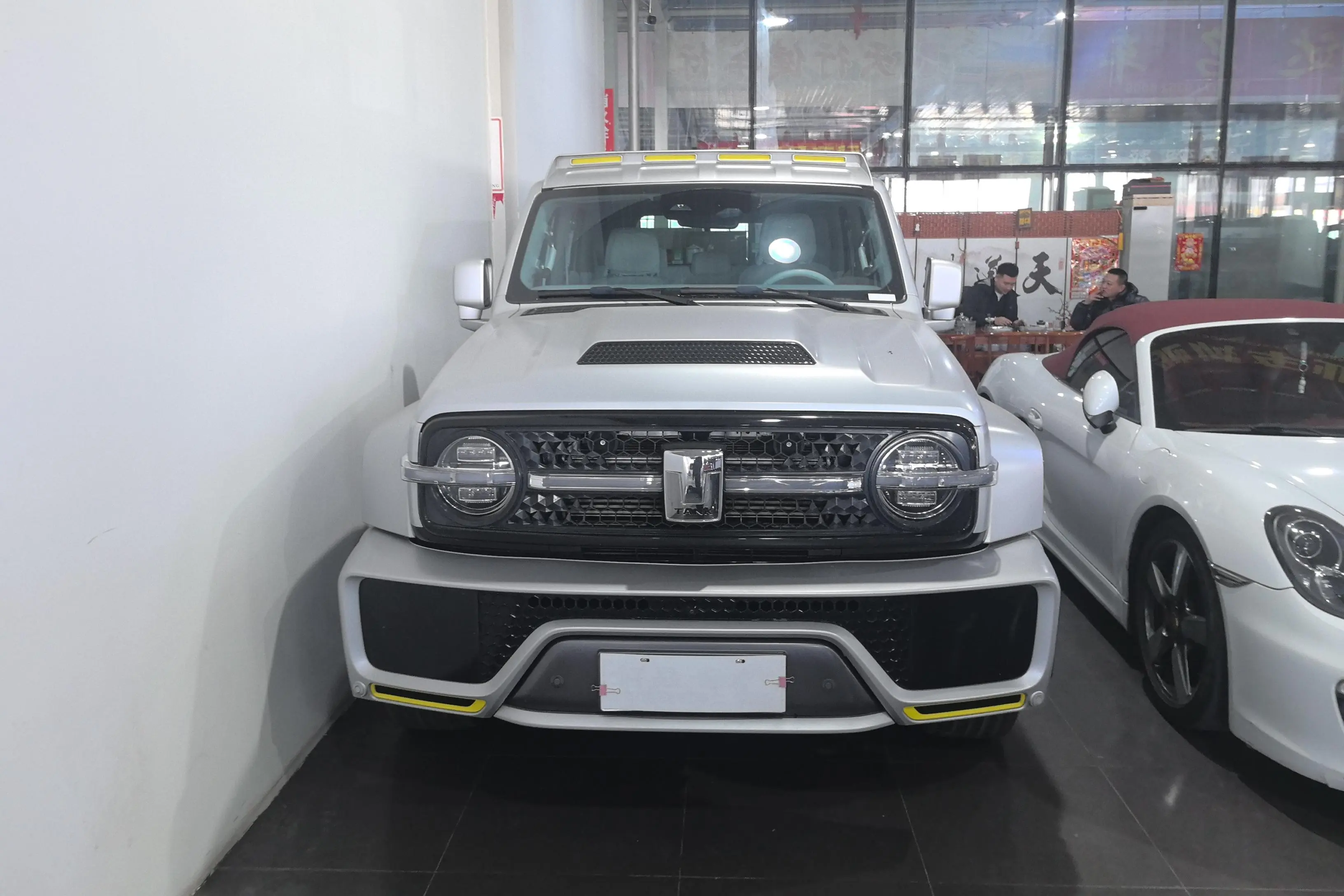 Tank Cyber  300  из Китая