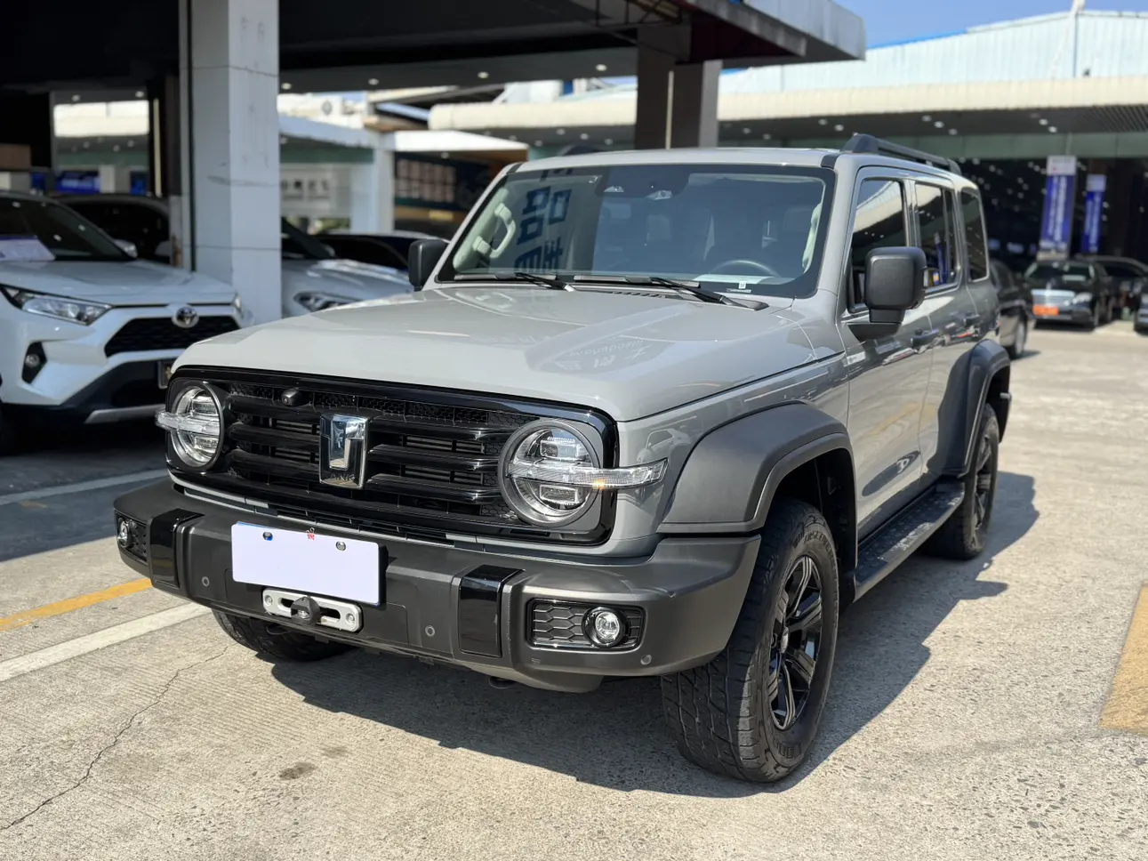 Tank 300  из Китая