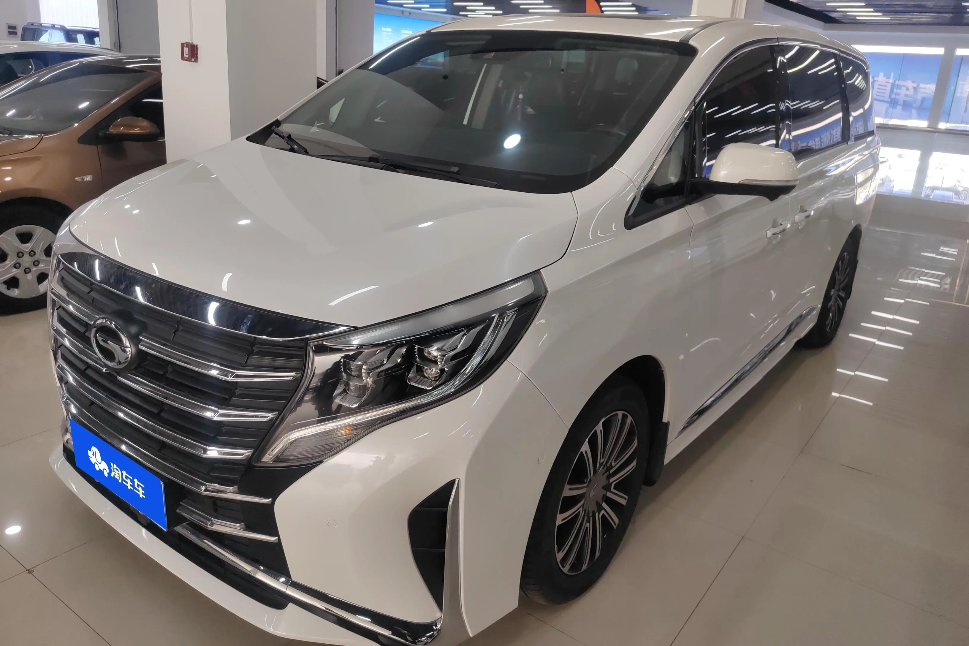 GAC Trumpchi M8  из Китая