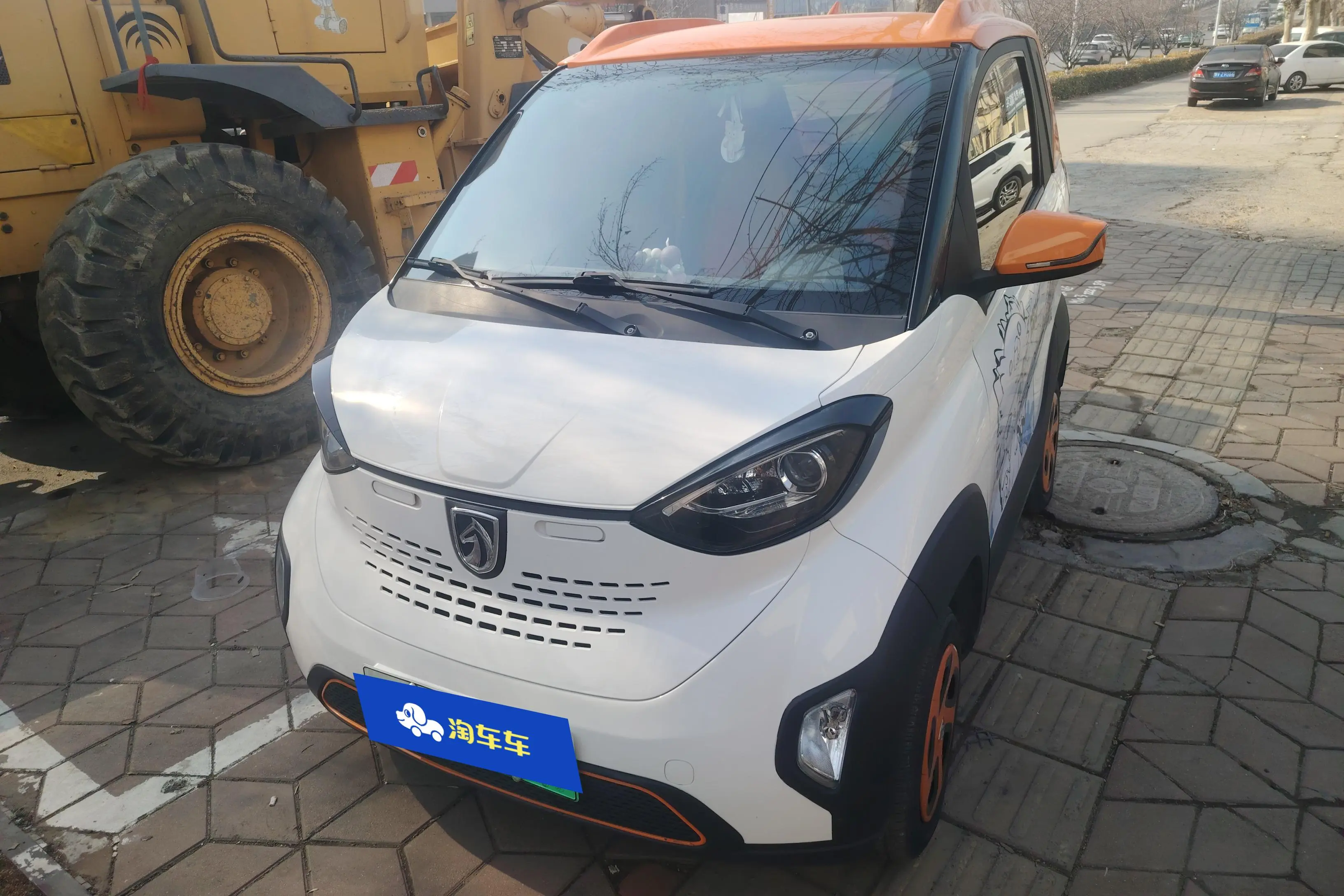 Baojun E100  из Китая