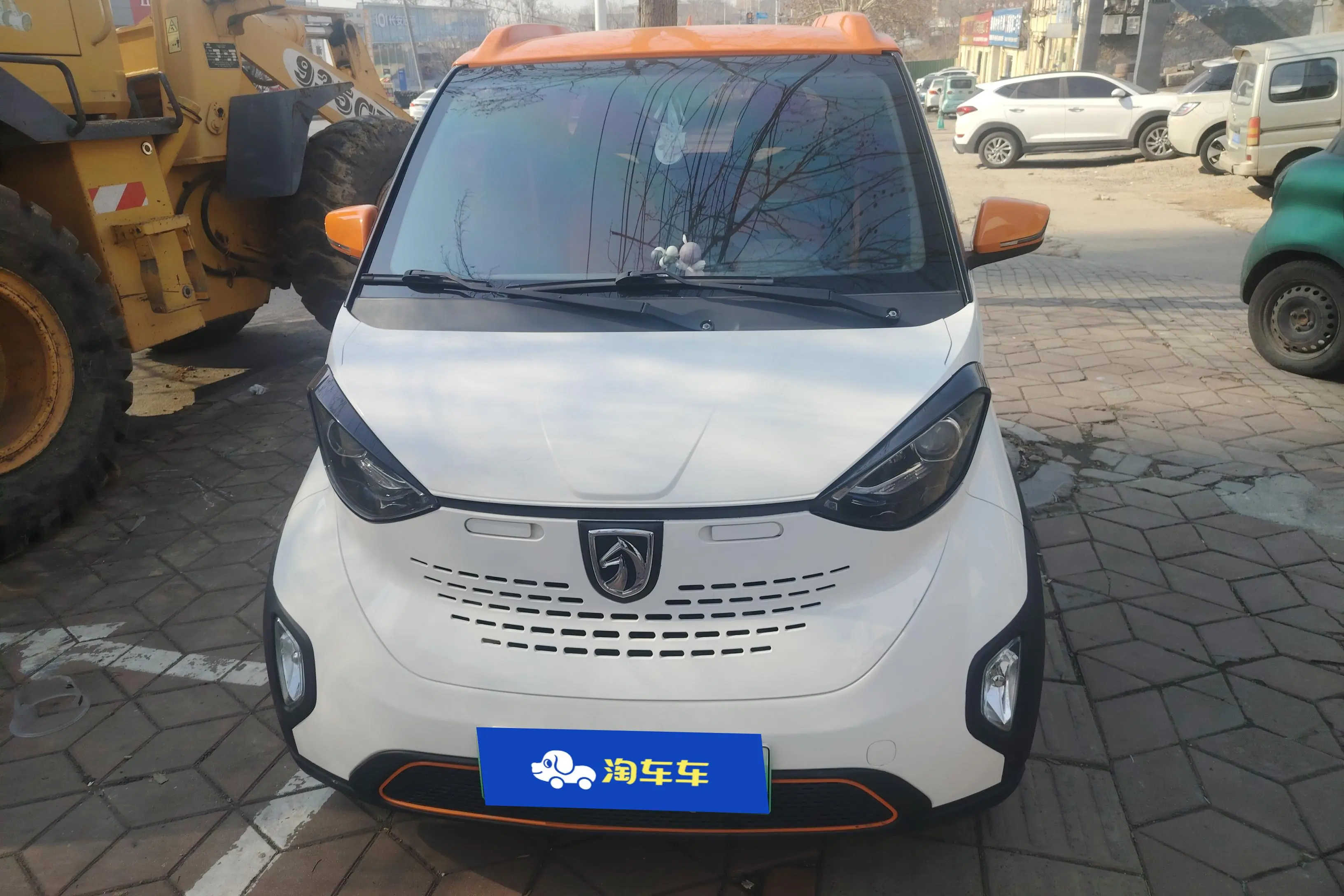 Baojun E100  из Китая