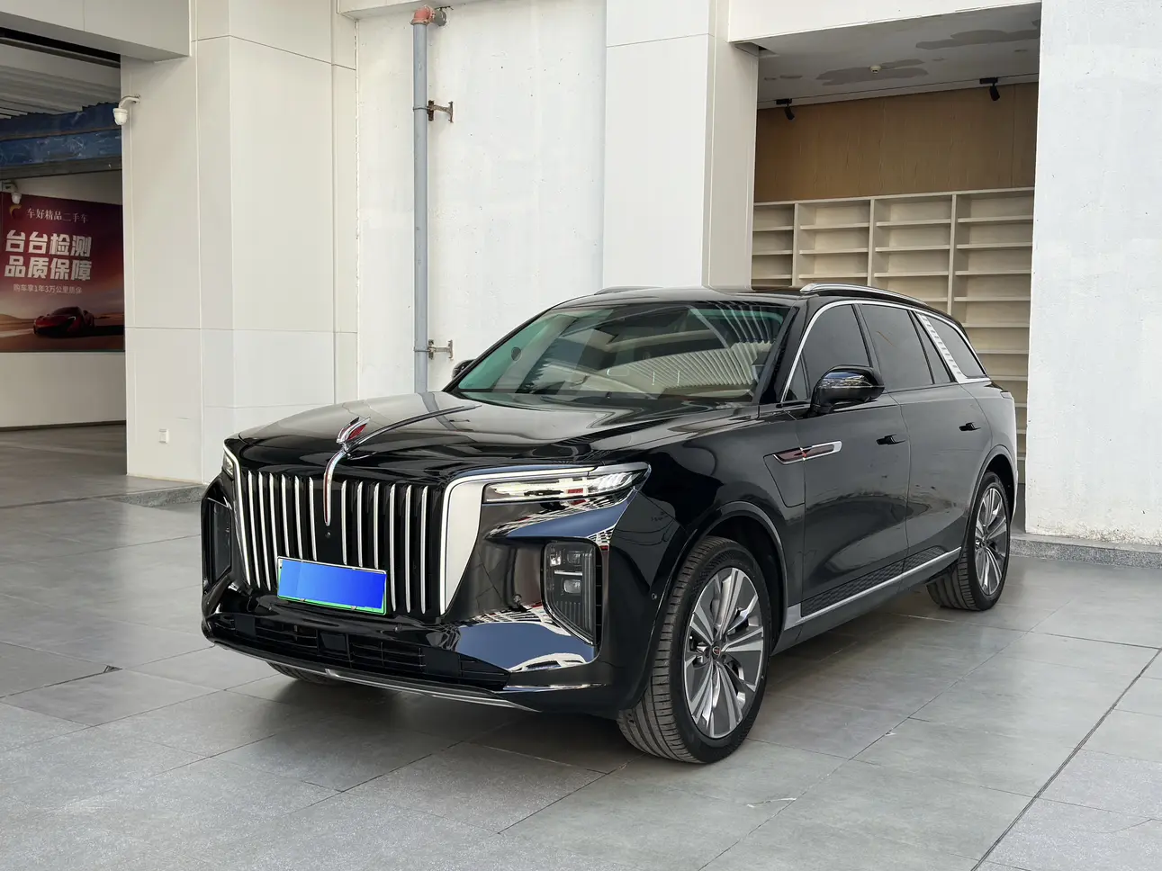 Hongqi E-HS9  из Китая