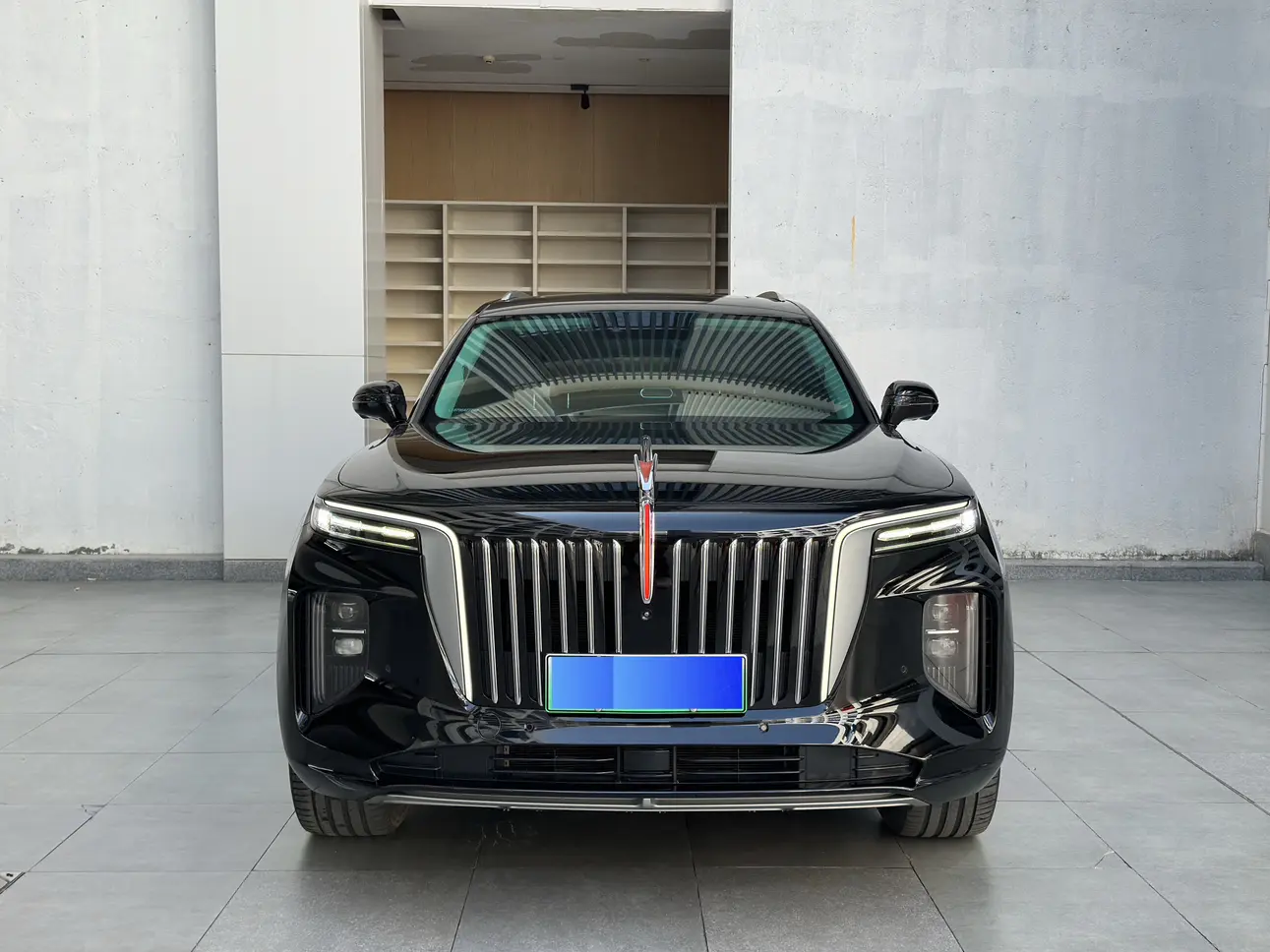 Hongqi E-HS9  из Китая