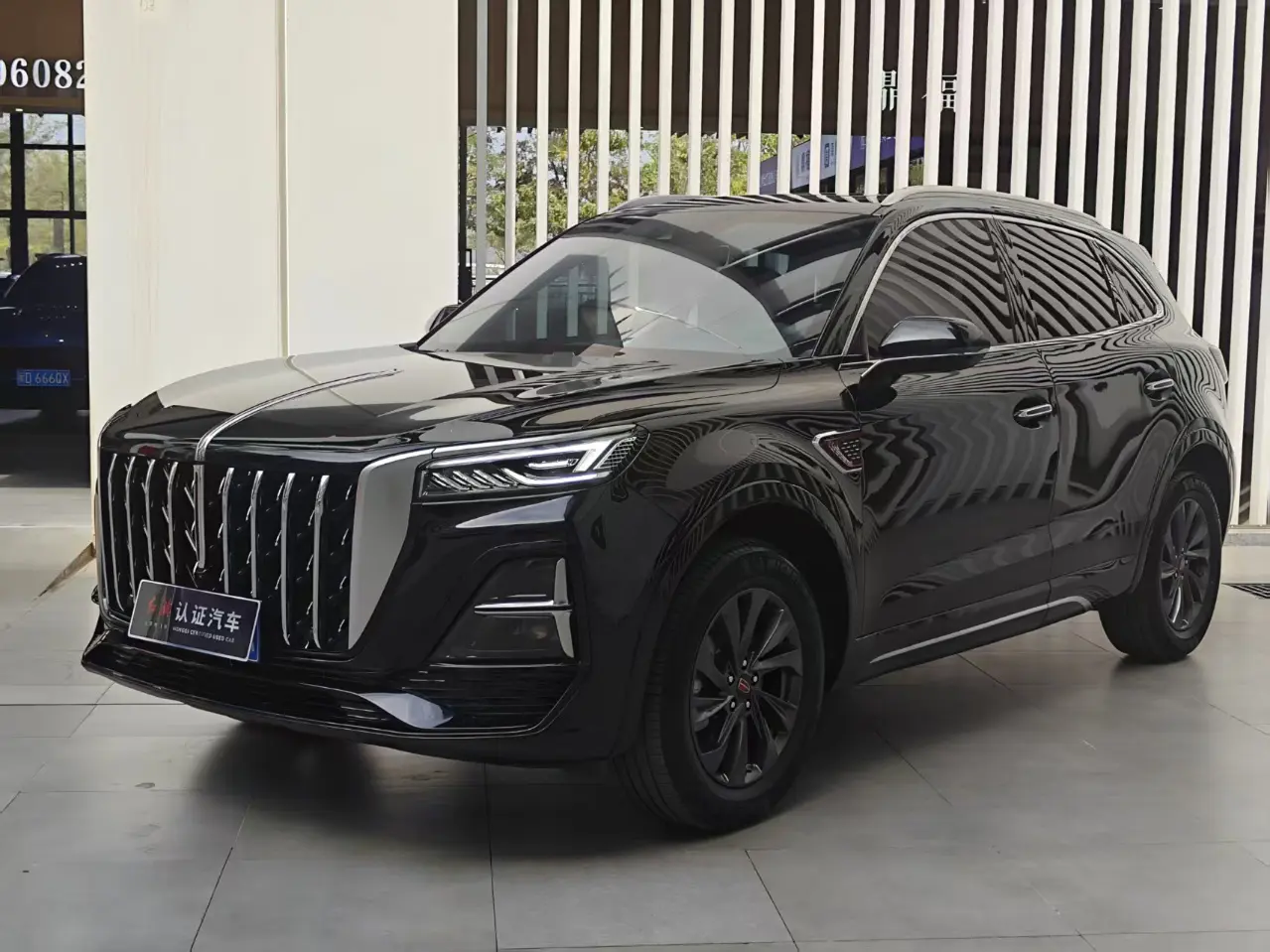 Hongqi HS5  из Китая