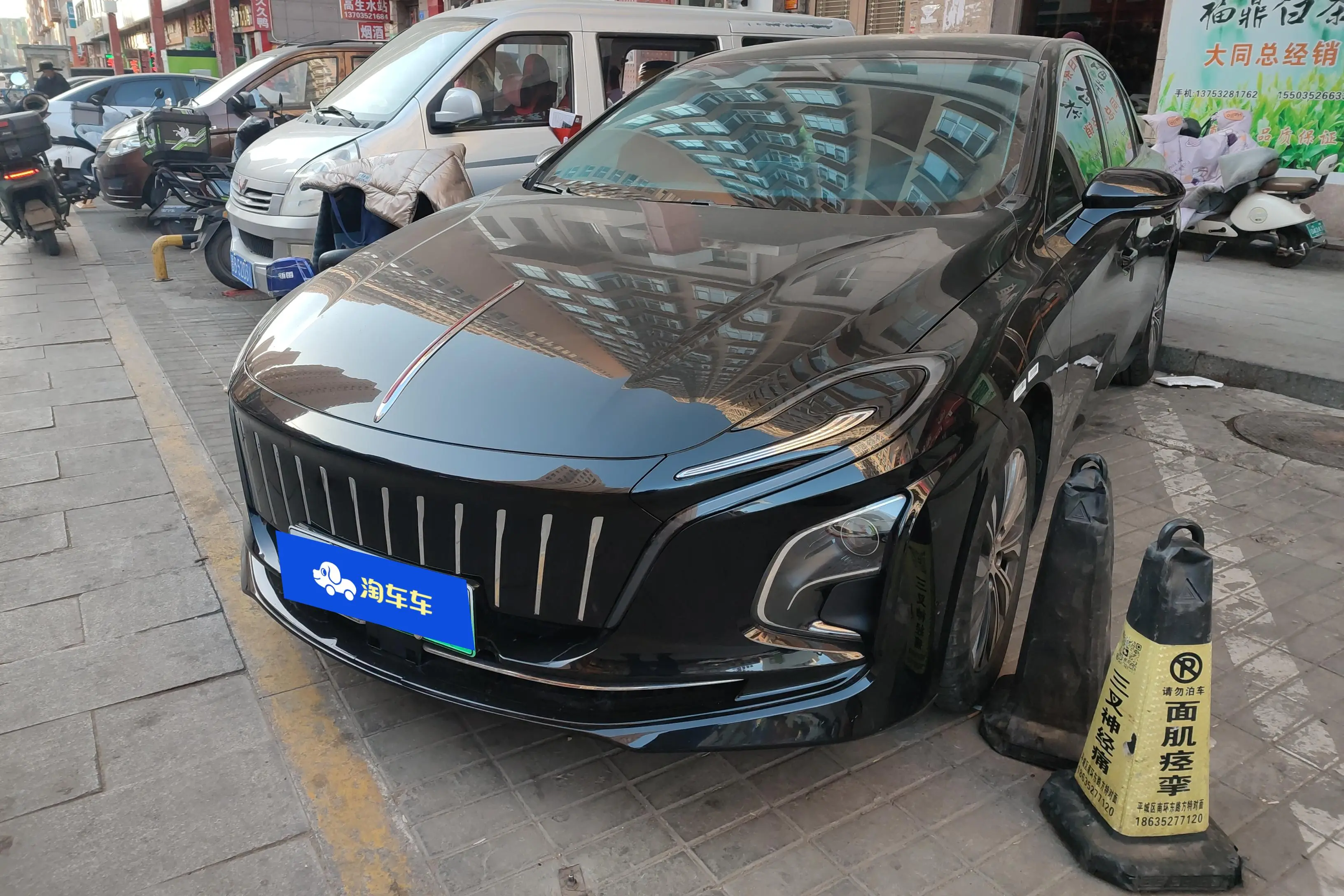 Hongqi E-QM5  из Китая