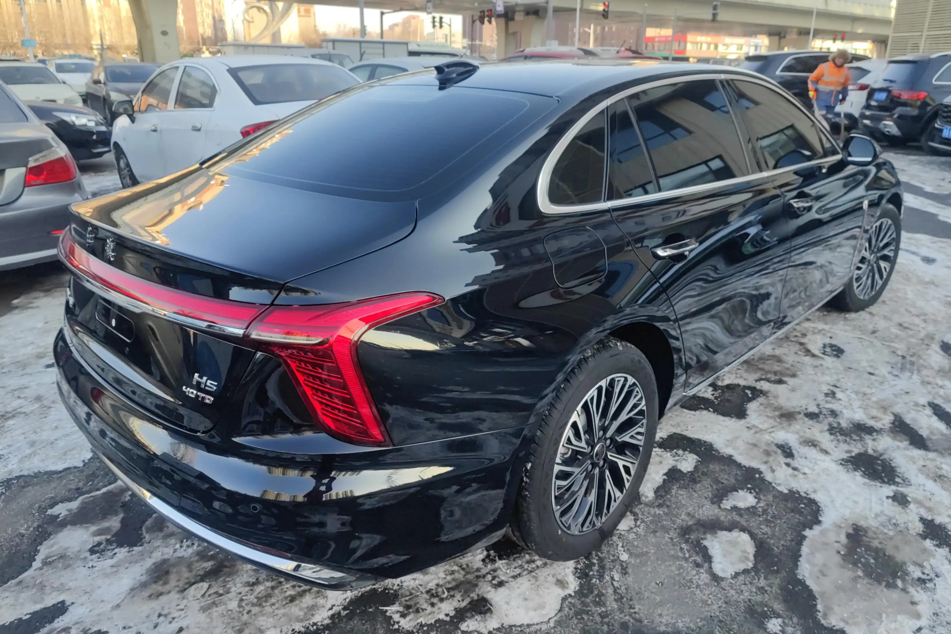 Hongqi H5  из Китая