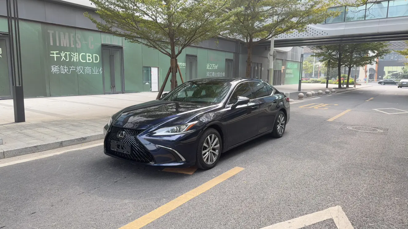 Lexus ES