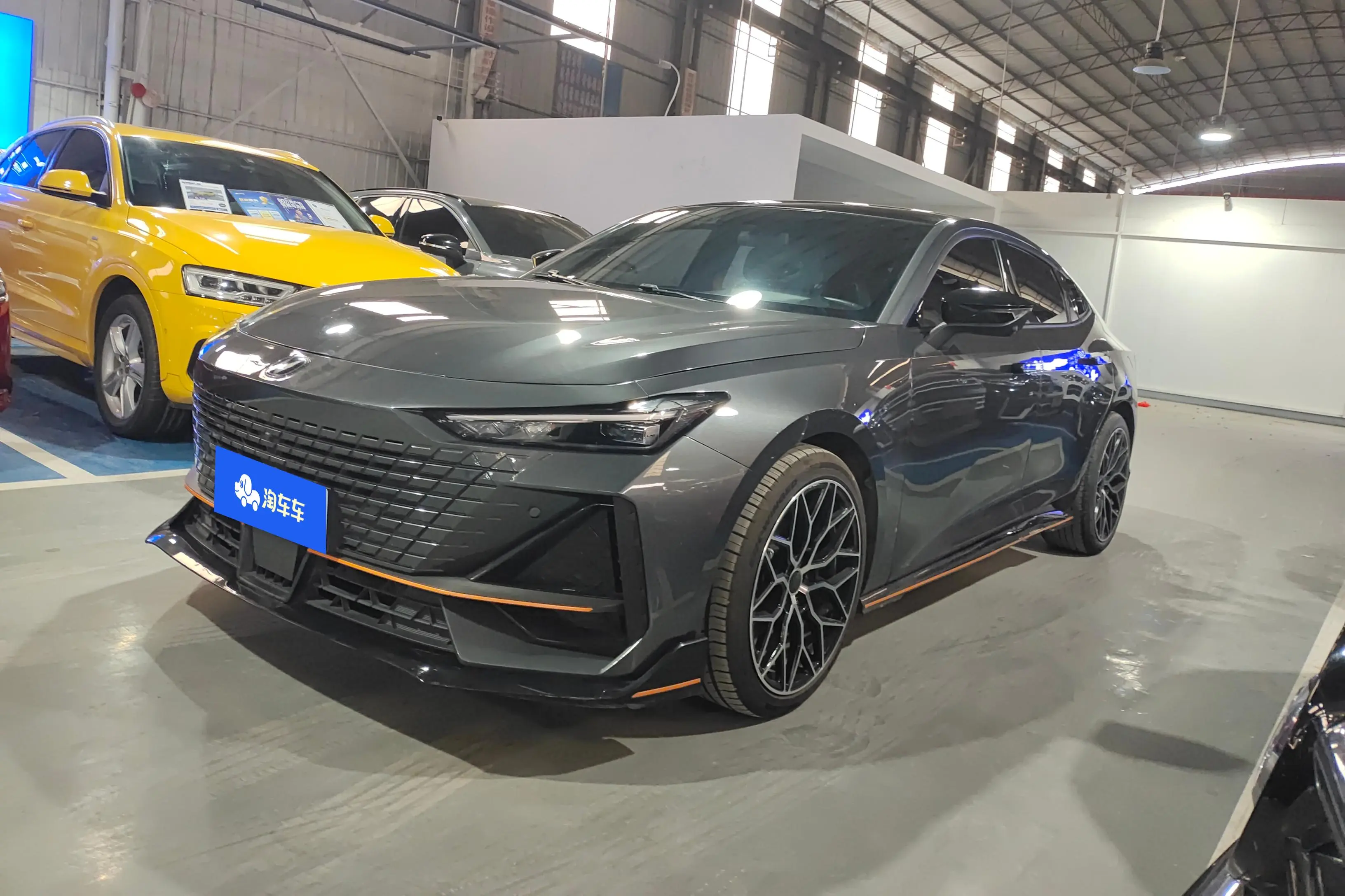 Changan UNI-V  из Китая