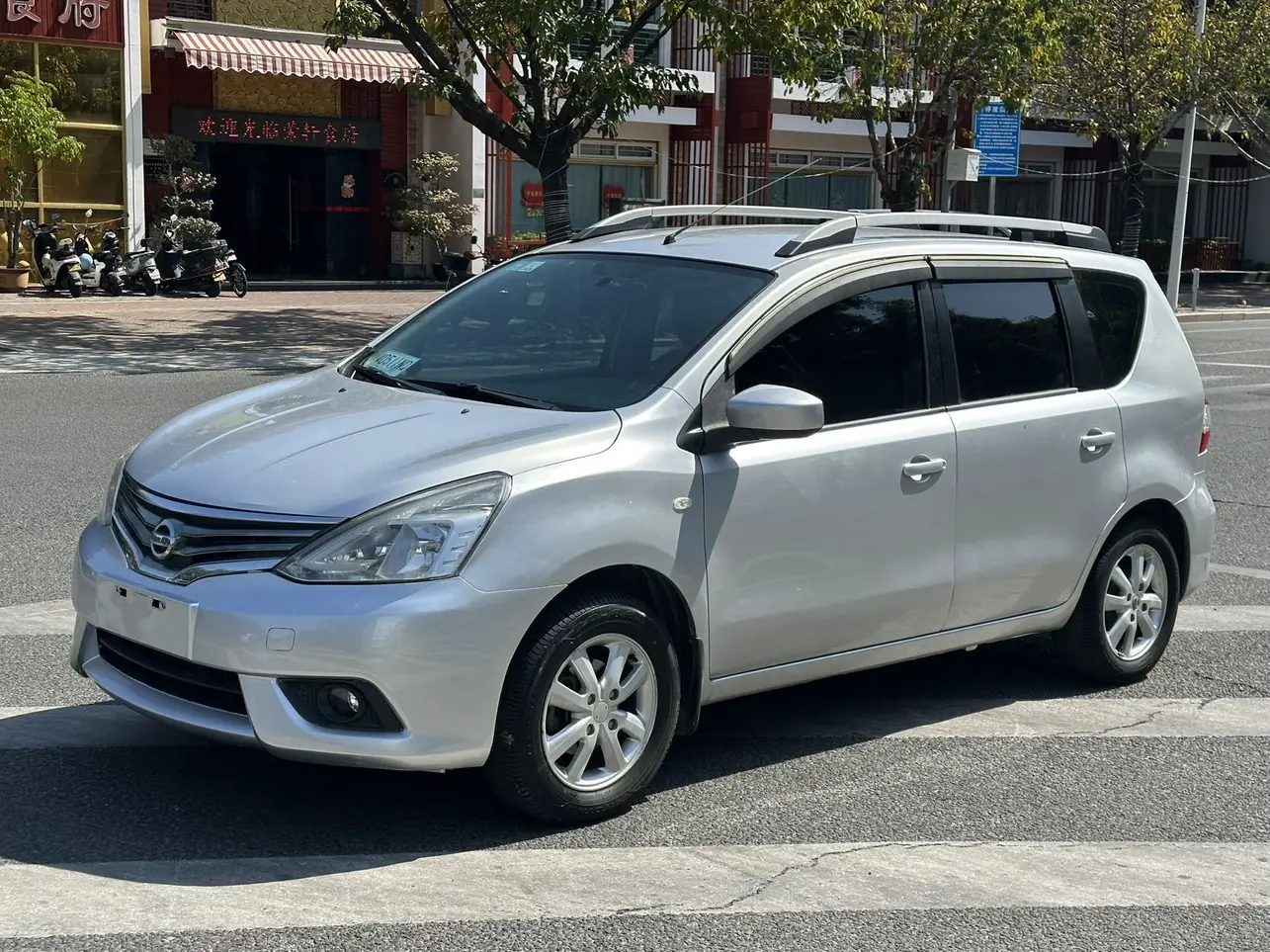 Nissan Li Wei  из Китая