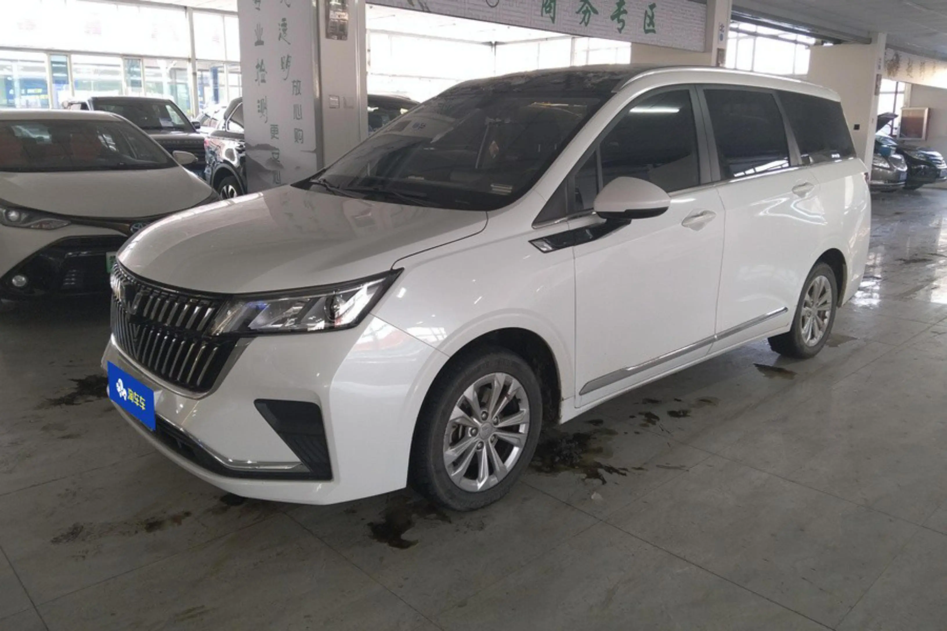 Wuling Jiachen  из Китая