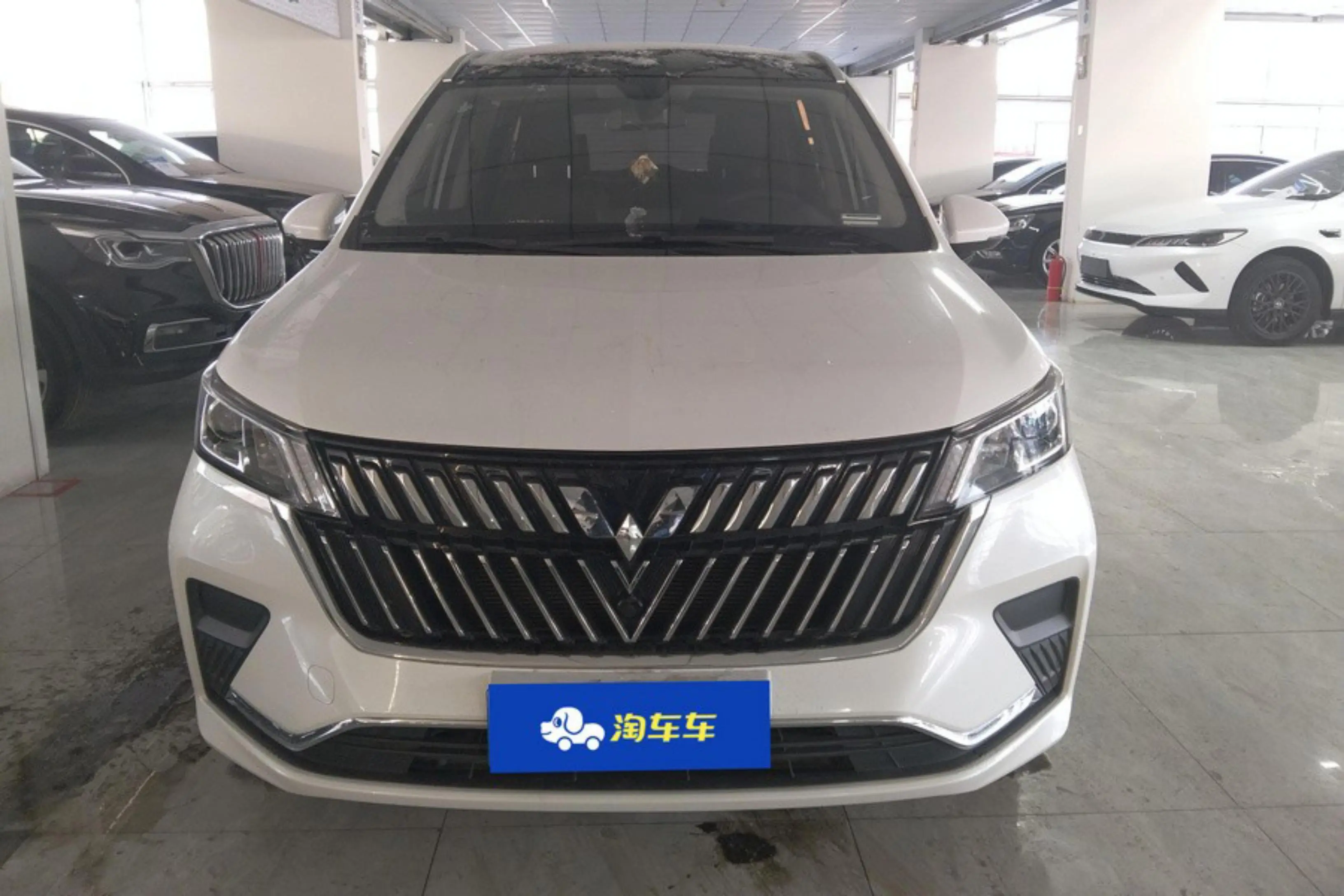 Wuling Jiachen  из Китая