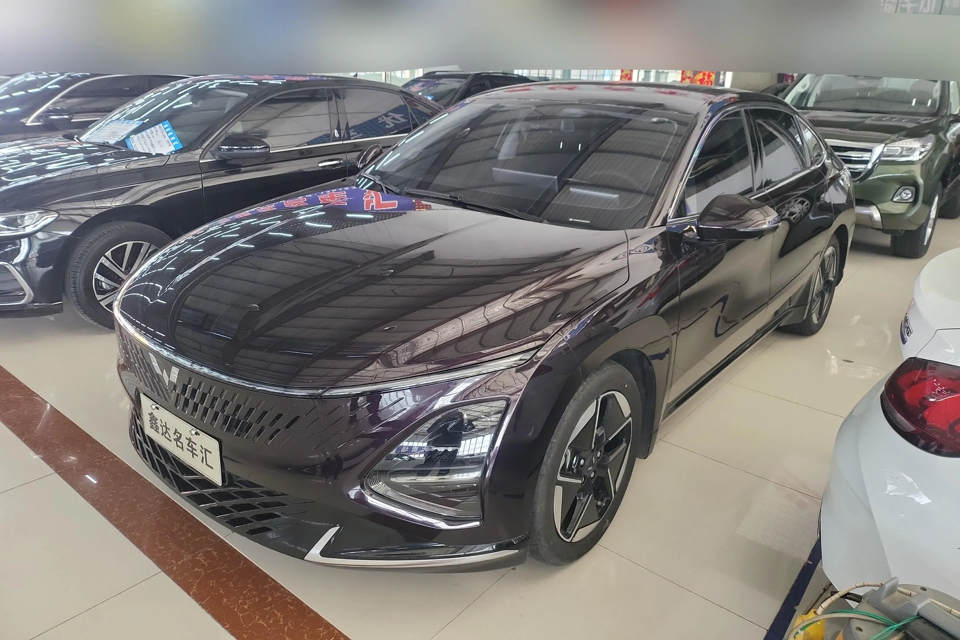 Wuling Starlight PHEV  из Китая