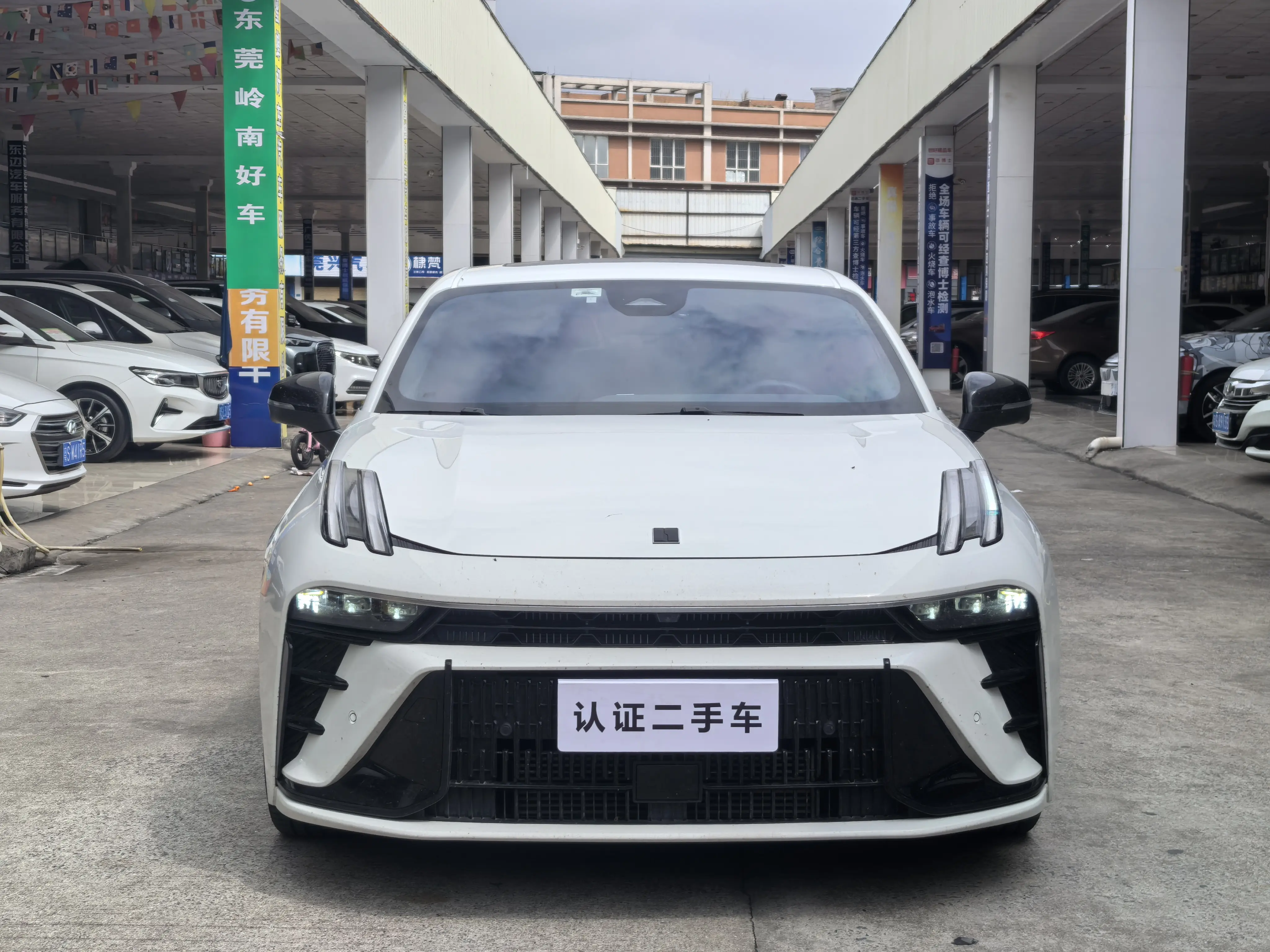 Lynk & Co 03